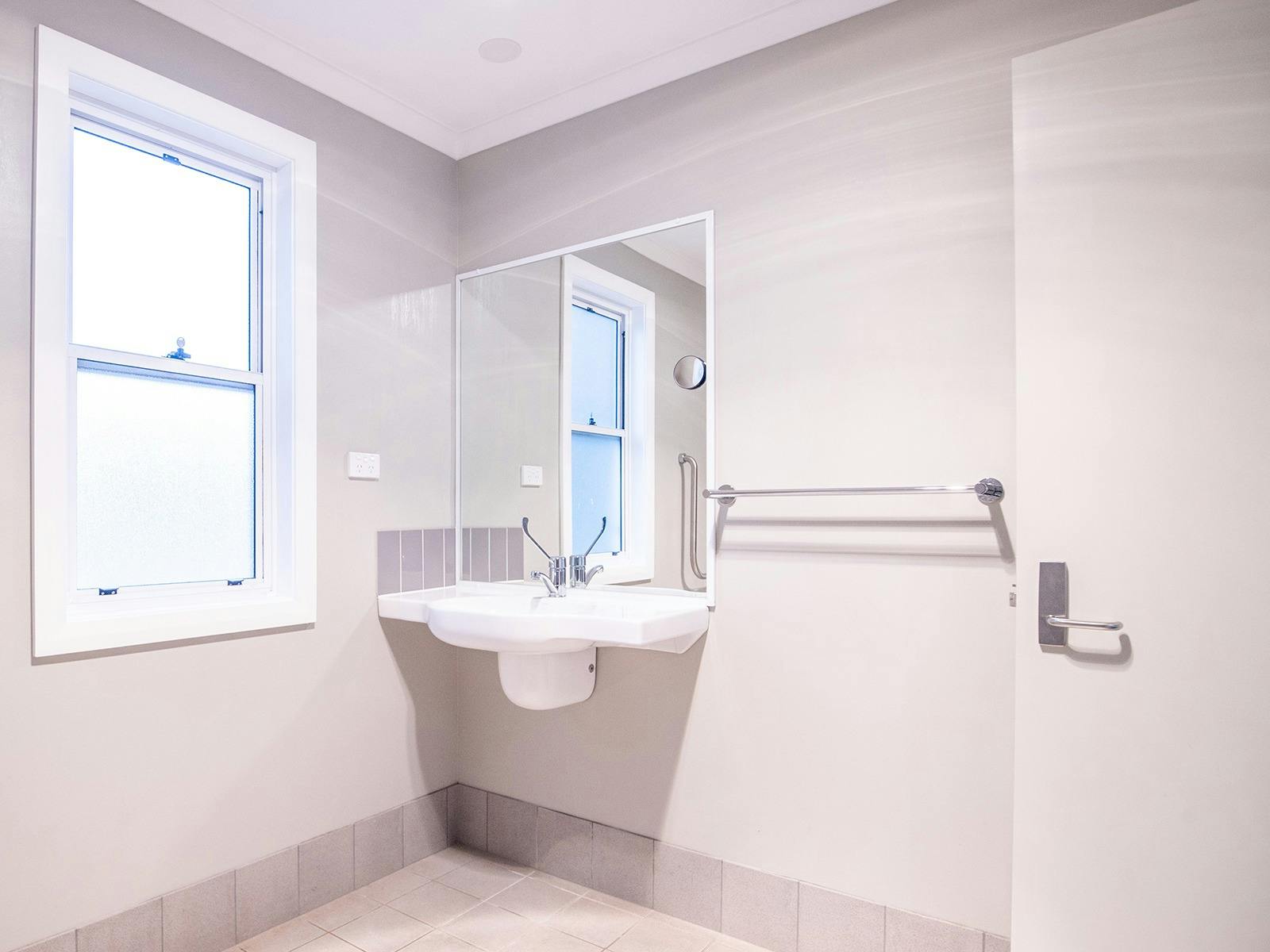 Feathertop Villa (Access Friendly) - Bathroom