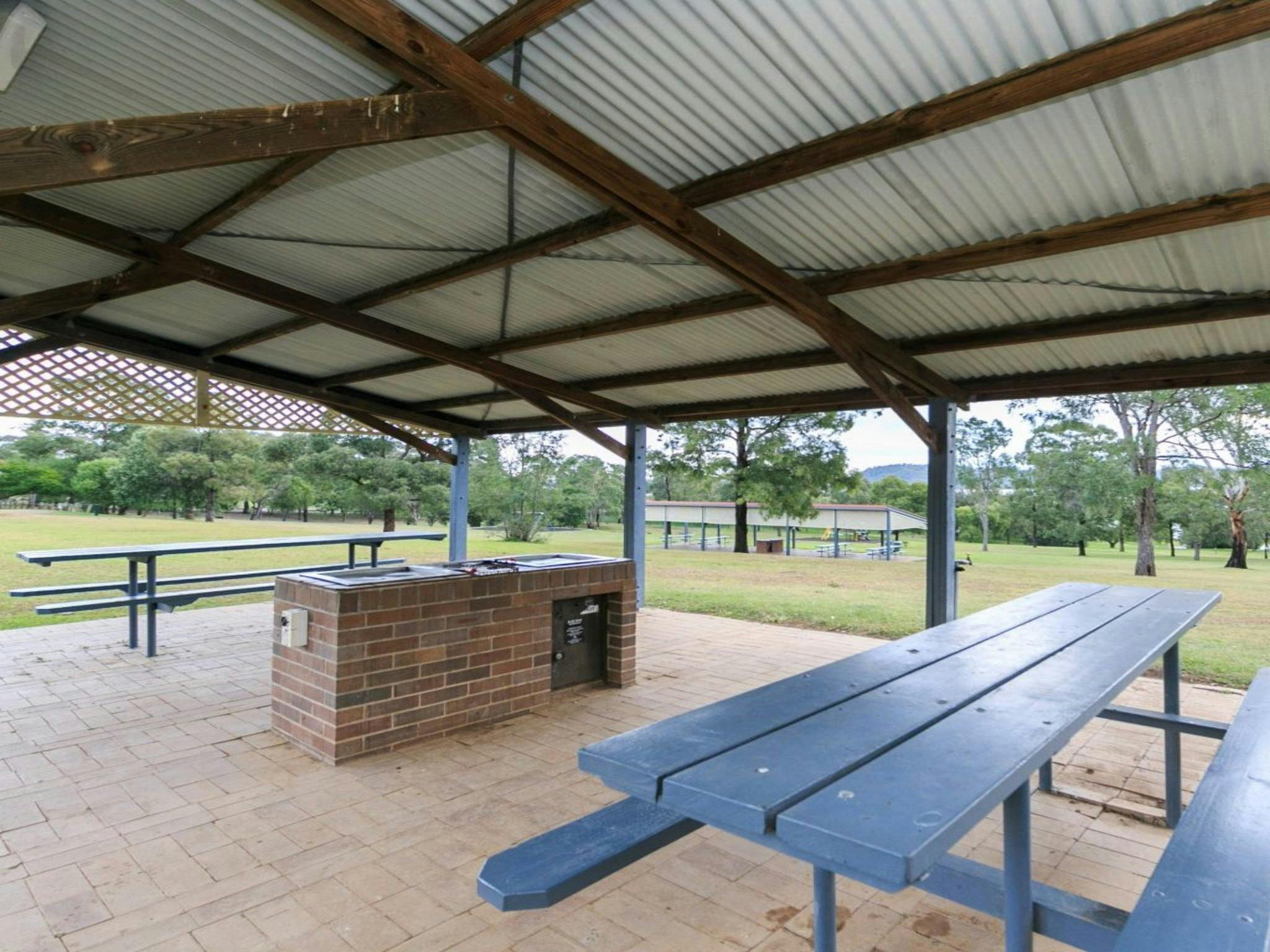 Reflections Holiday Parks Lake Glenbawn BBQ Area