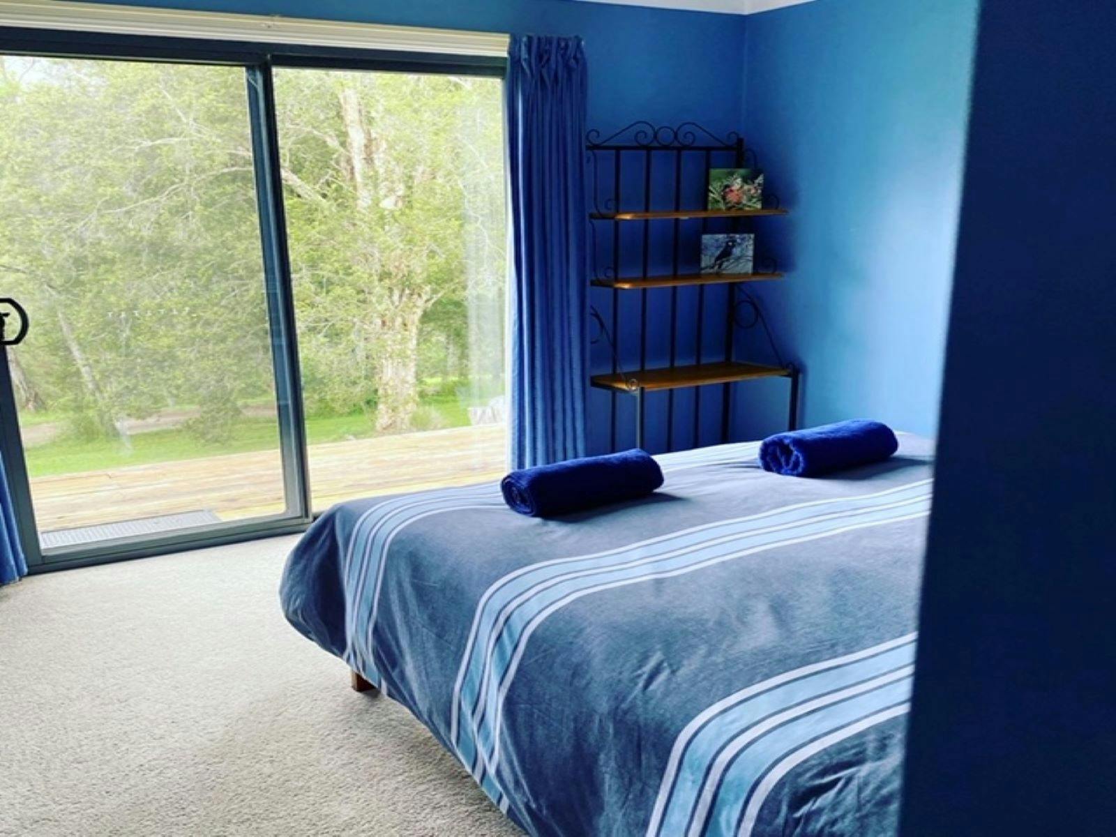 Queen bed with a view