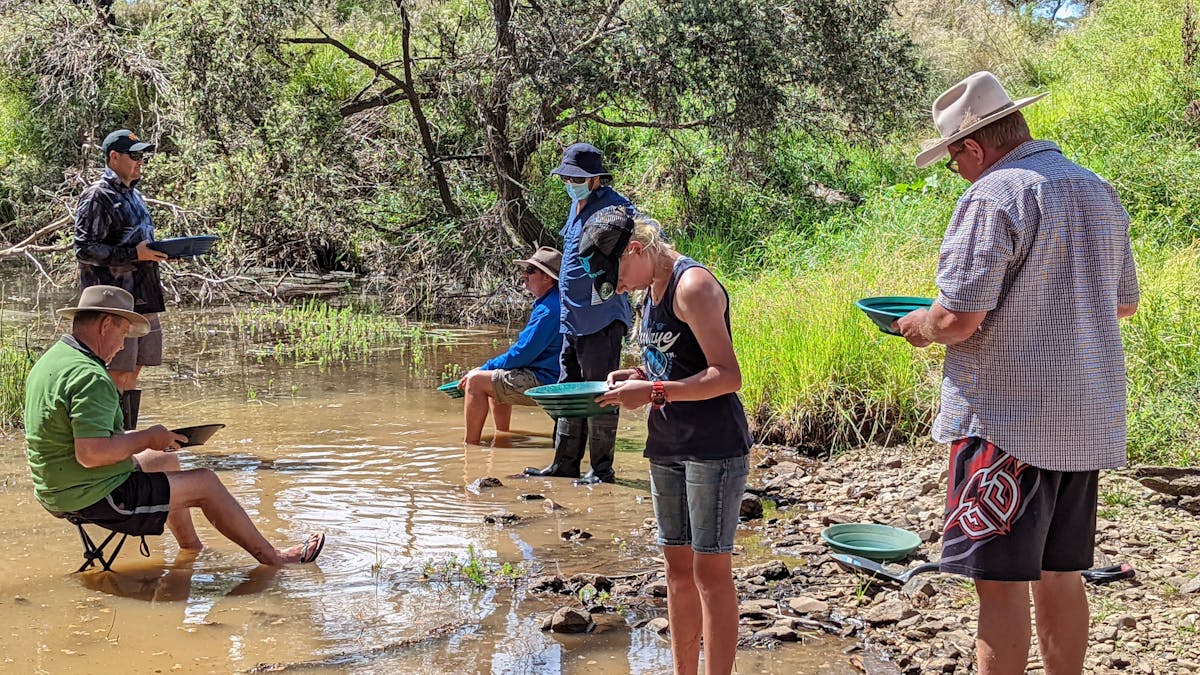 Panning, fossicking, and detecting workshops