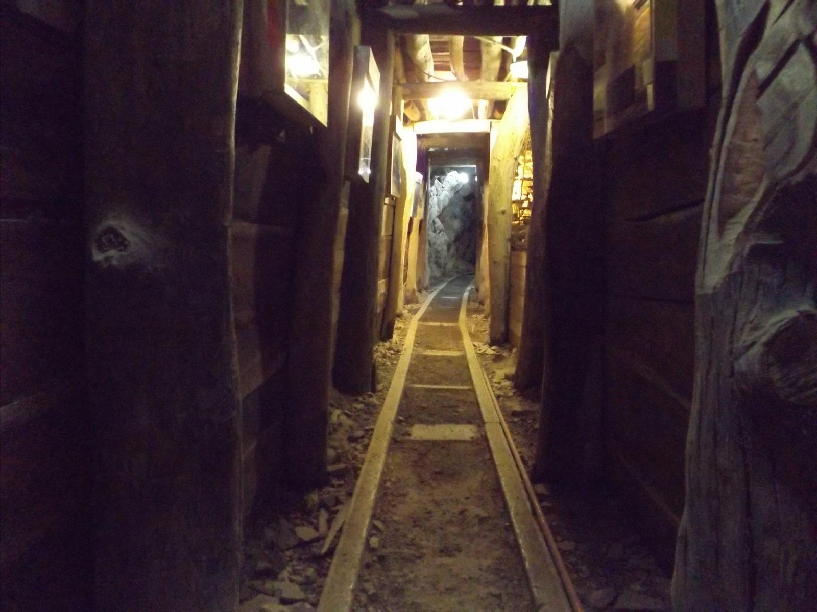 地下矿井
