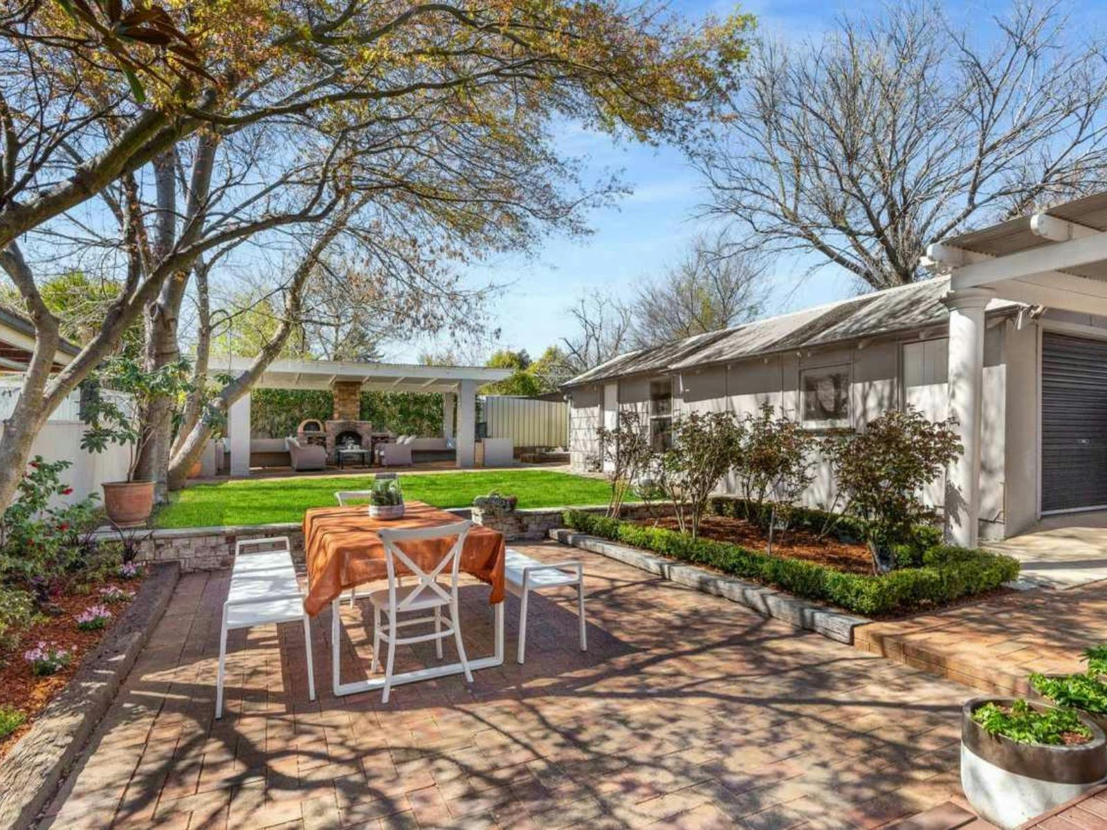 Dining area and cosy outdoor lounge area. Great for entertaining and spending time in the garden.