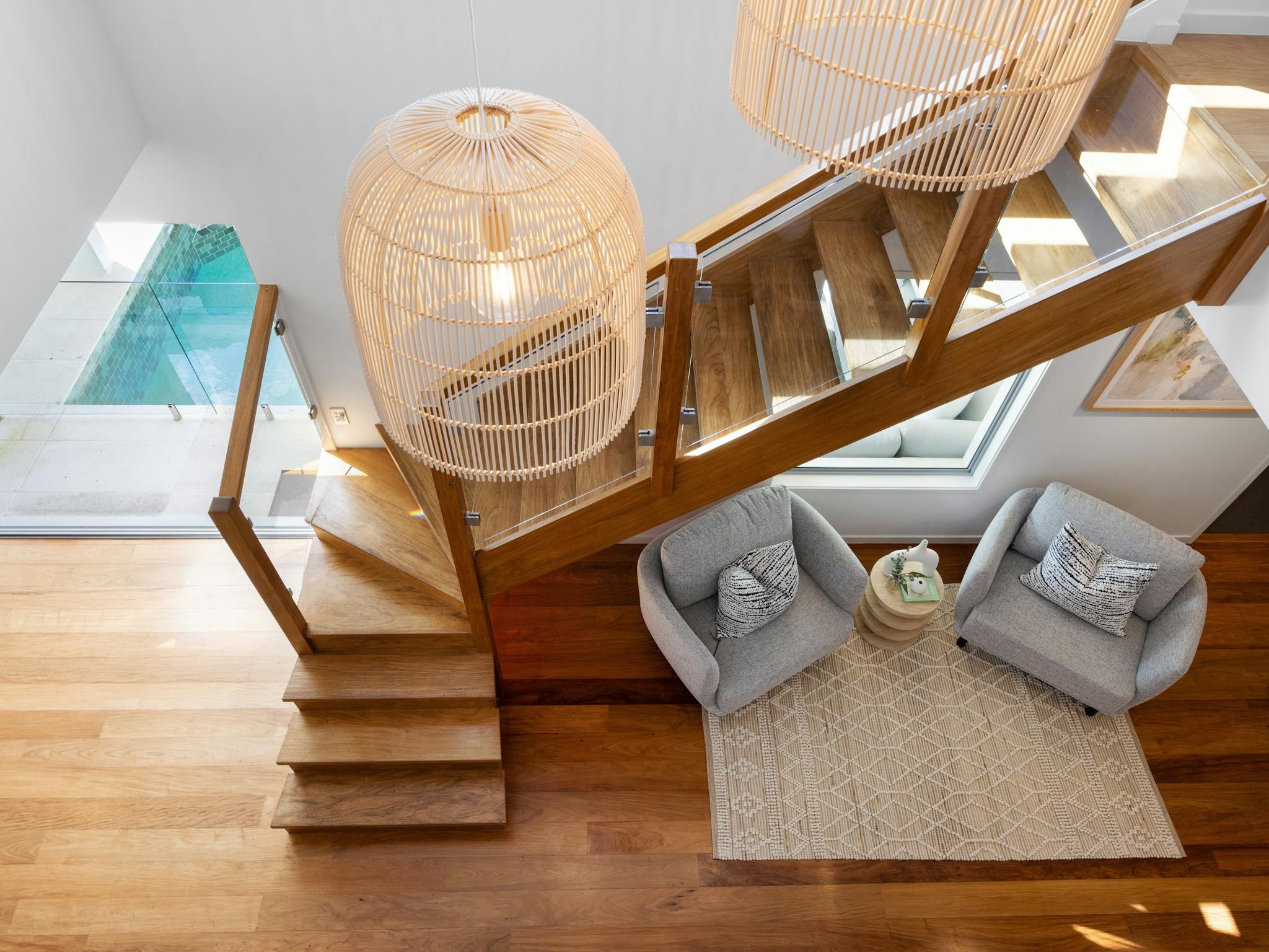 This modem and spacious beachside villa features high ceilings and timber floors. This modem and spacious beachside villa features high ceilings and timber floors.