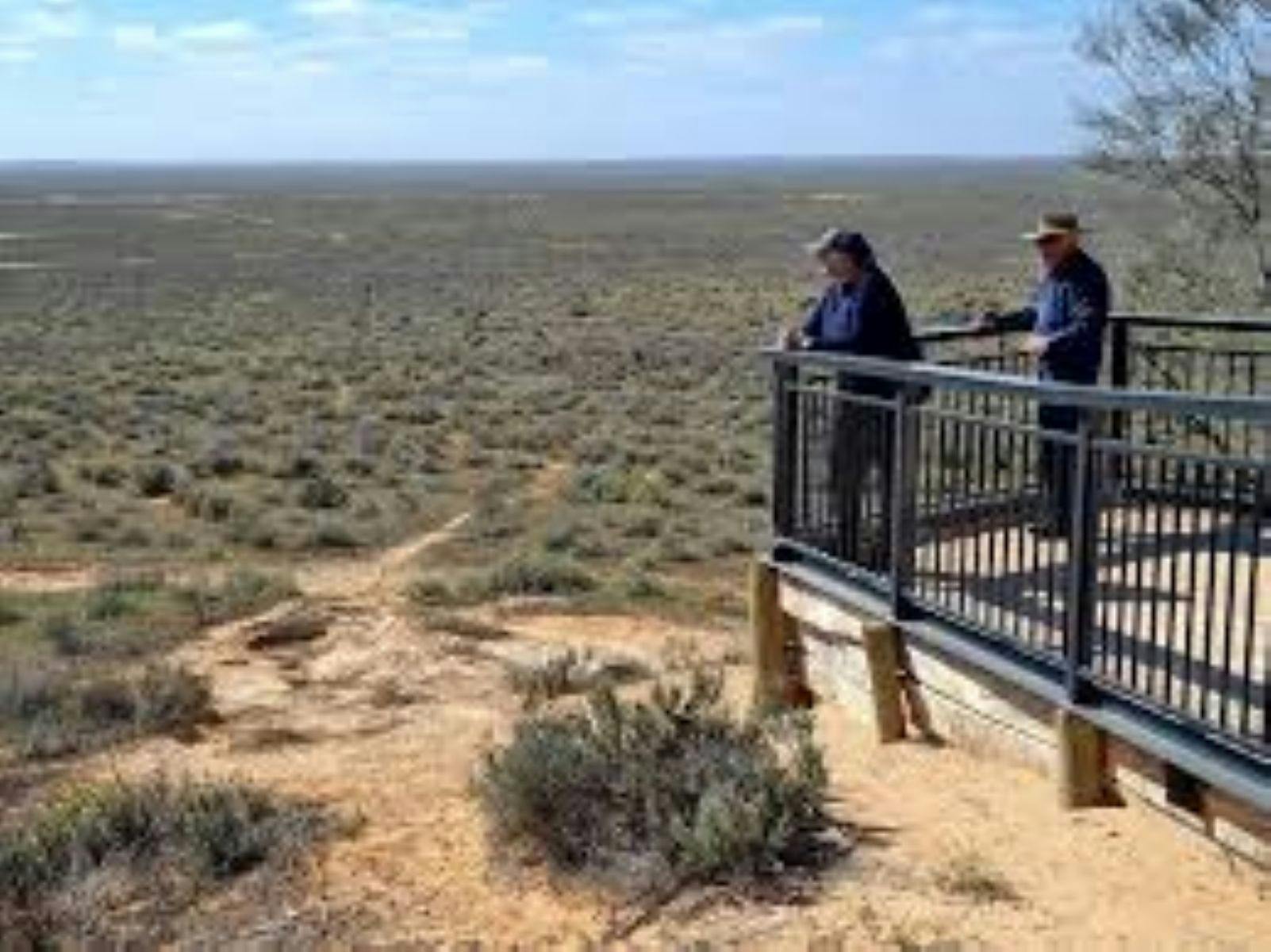 Image people looking out over Mungo Lodge grounds