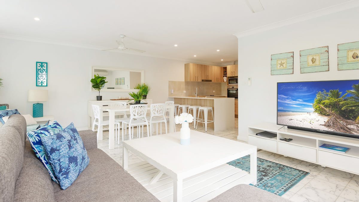 2 bedroom 2 bathroom apartment large private balcony free wifi
