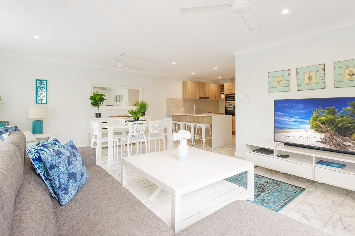 2 bedroom 2 bathroom apartment large private balcony free wifi