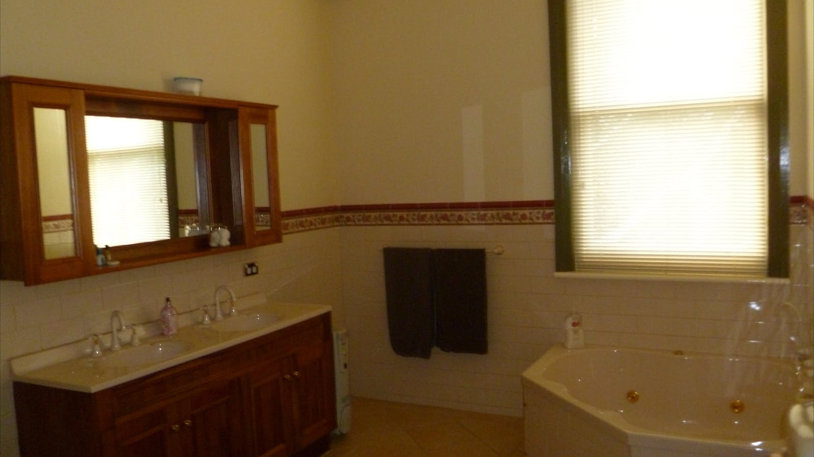 Huge Spa Bathroom Ensuite