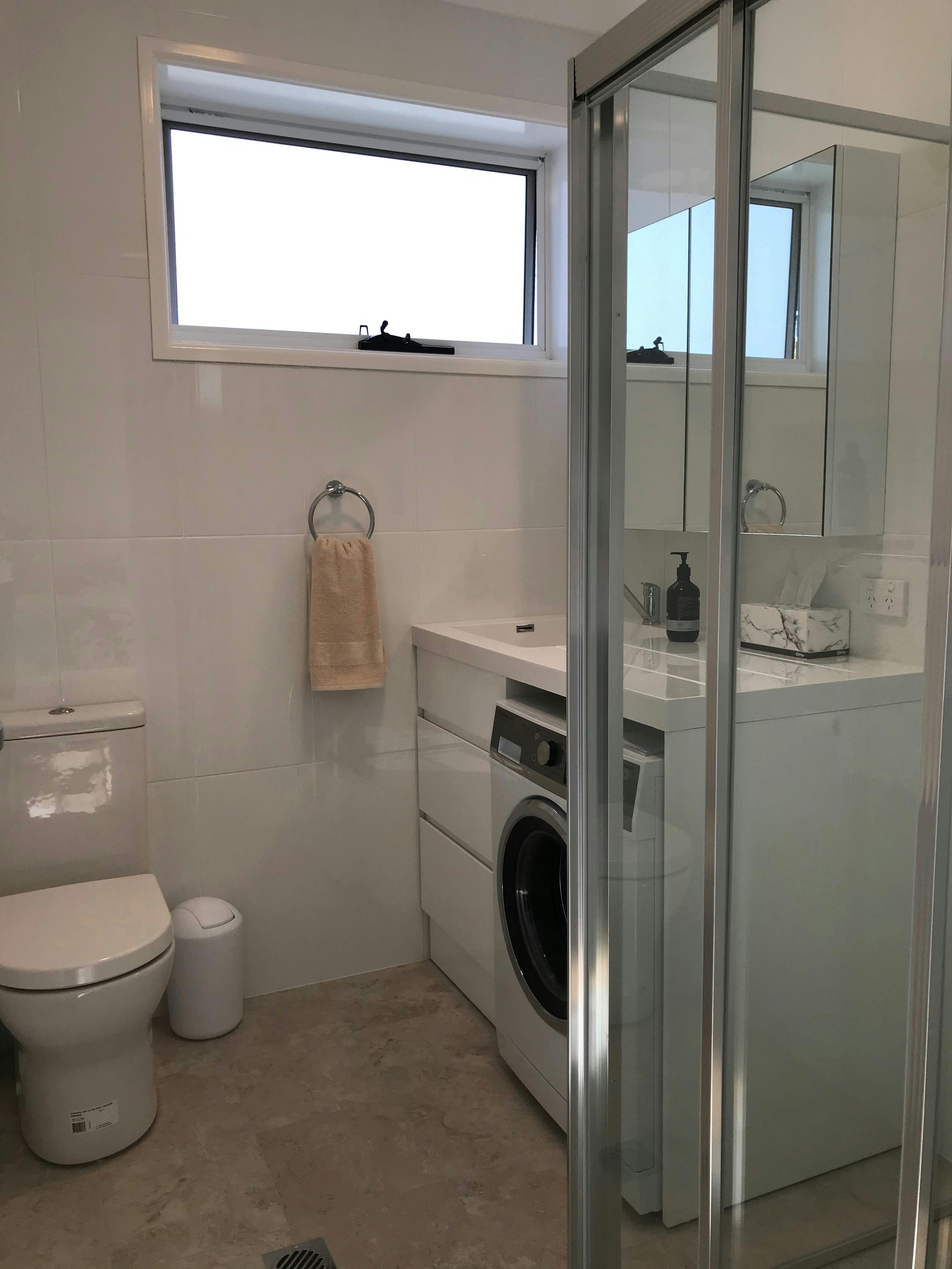 main ensuite with washer
