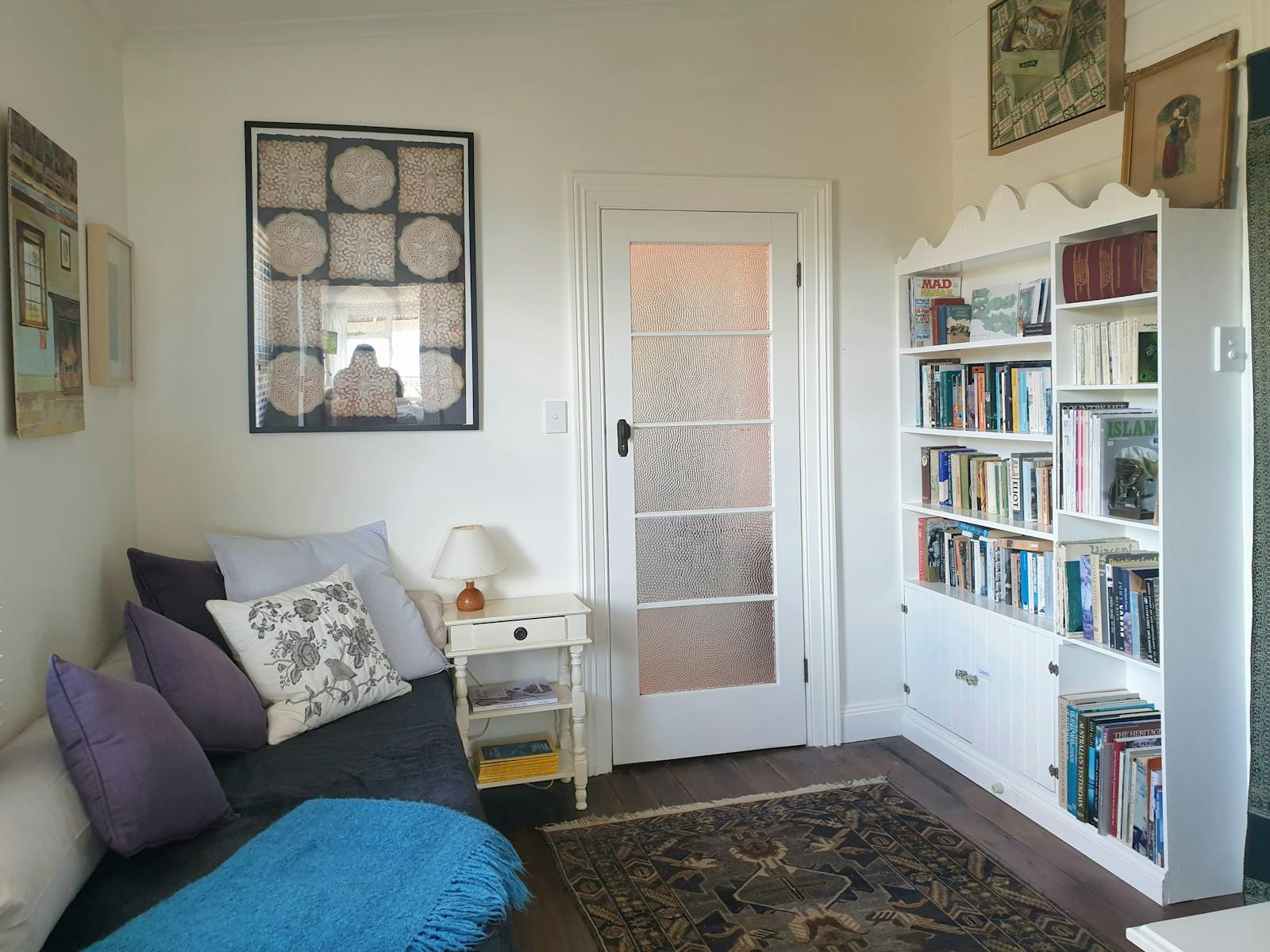 Huon Belle Homestead has a separate Libary Room with a day bed and desk