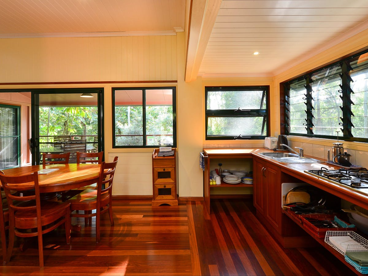 Bushland Cottages And Lodge Yungaburra Accommodation Queensland