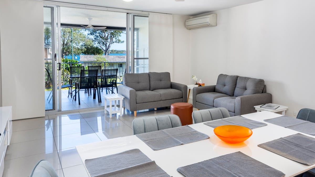 Dining and lounge area