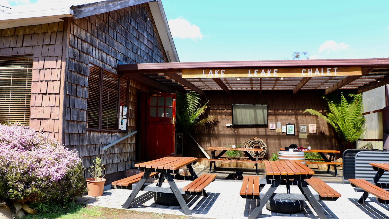 Outside of Lake Leake Inn