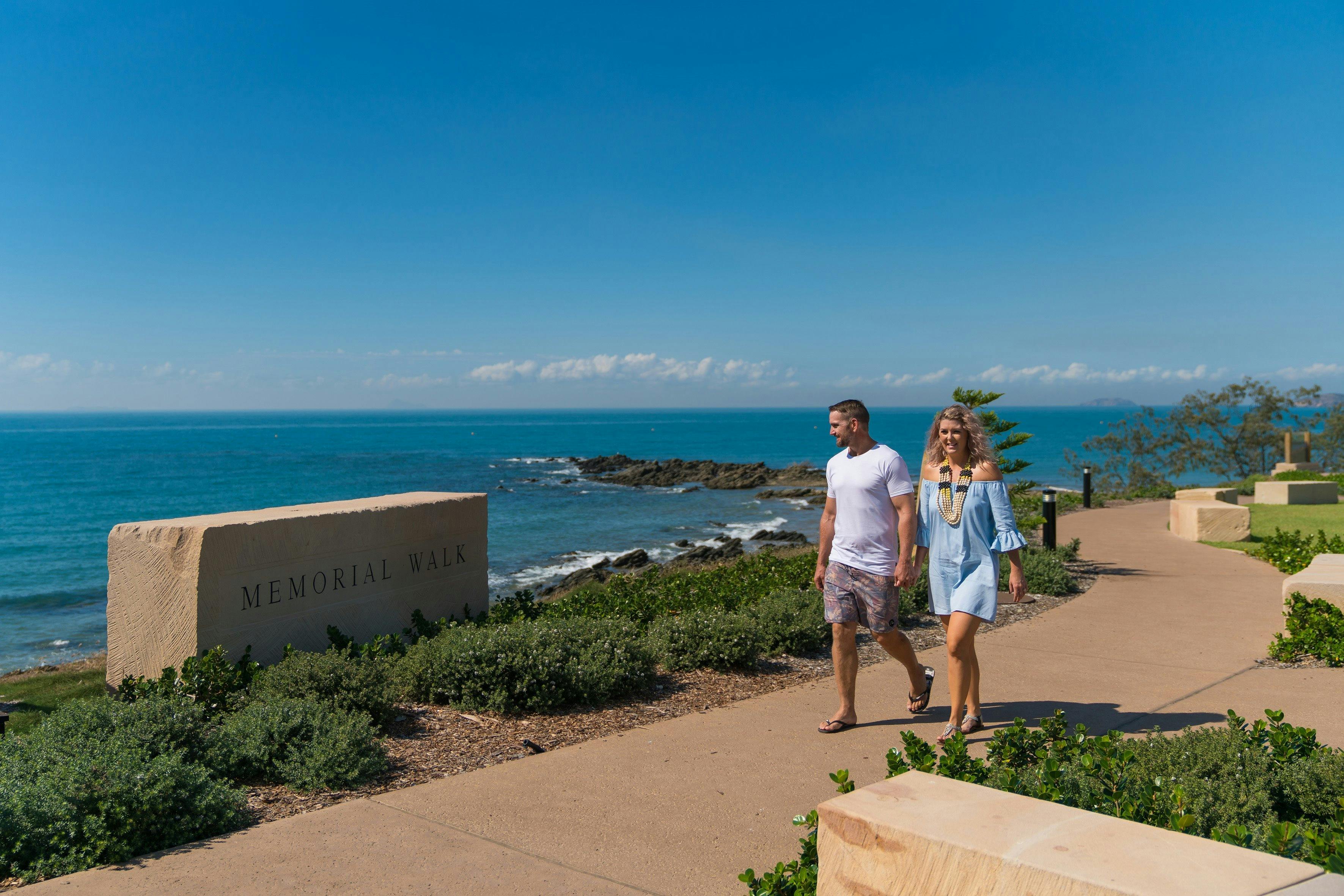 anzac, memorial walk, emu park, couple, ocean