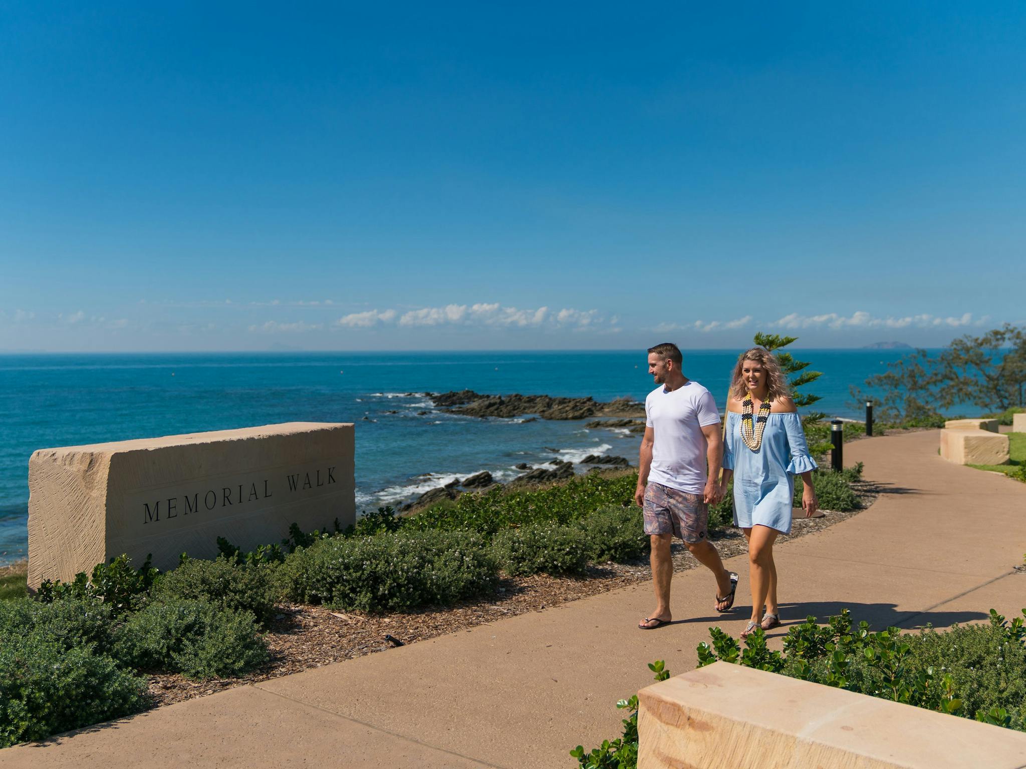 anzac, memorial walk, emu park, couple, ocean