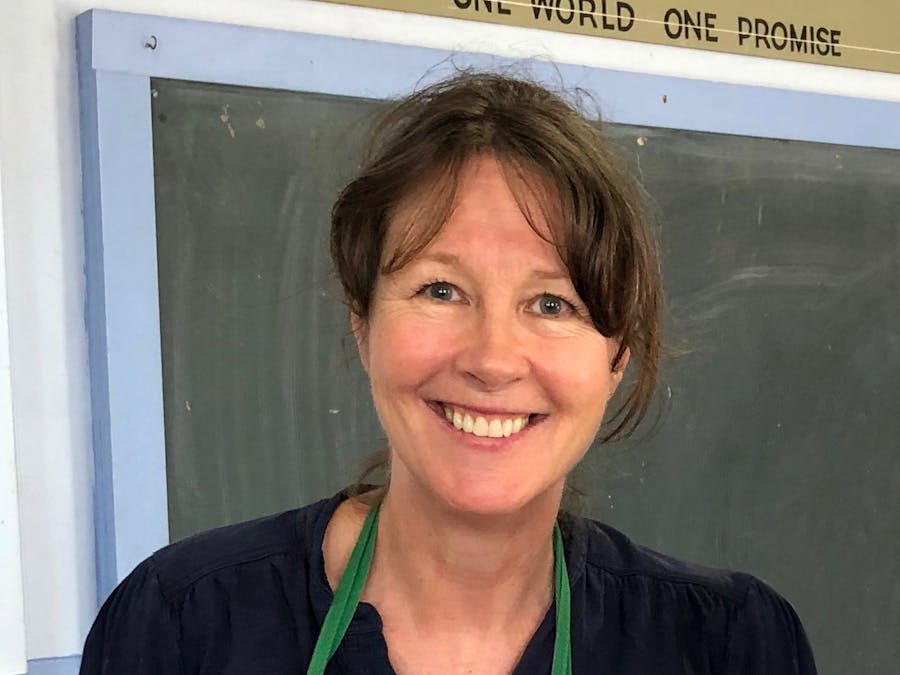 Moran winner Megan Seres teaches how to paint like Turner in oils with Kiama Art Workshops