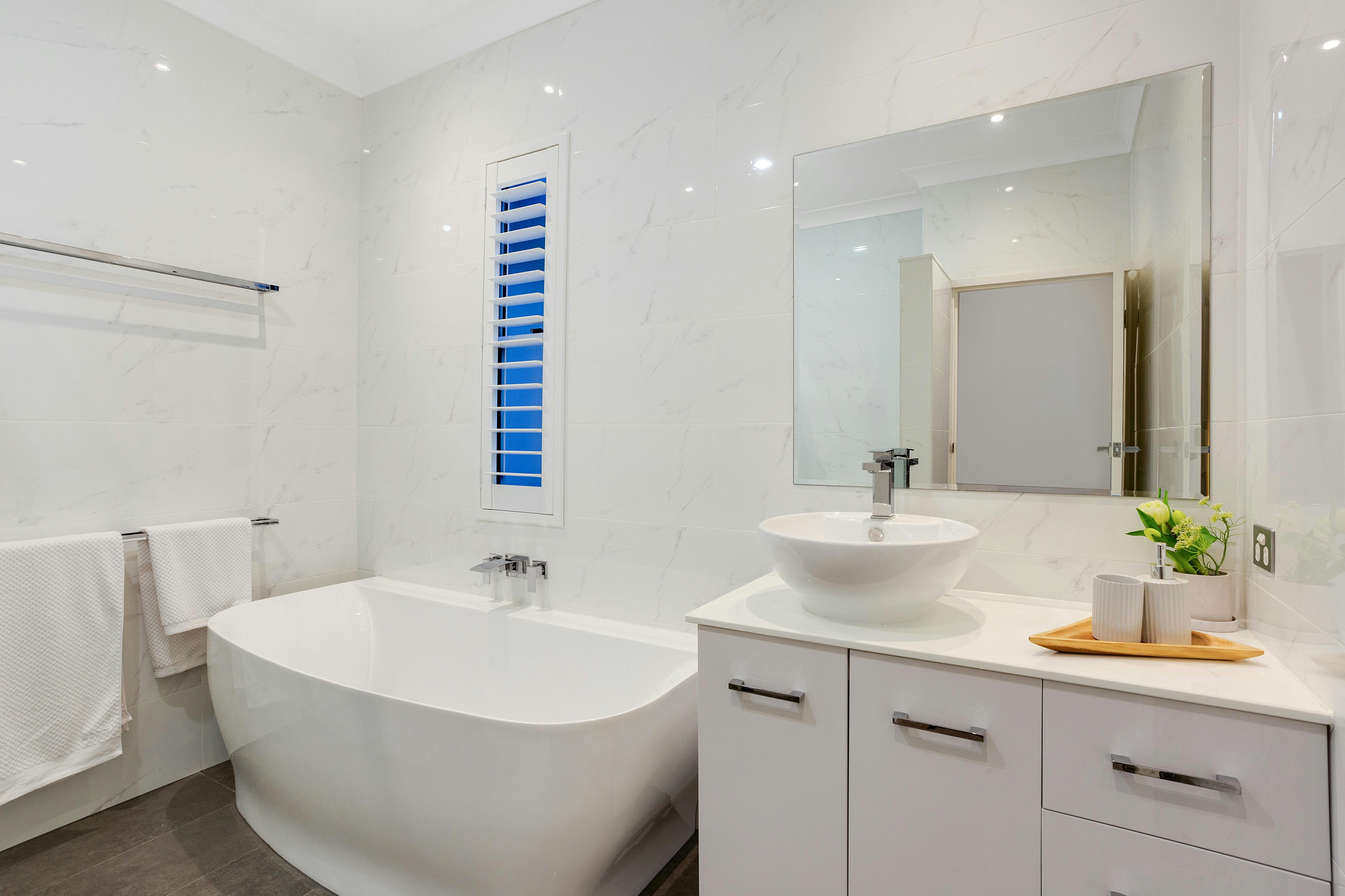 Nell's Place - Main Bathroom