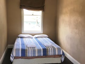 Apsley Arms Hotel - double bedroom