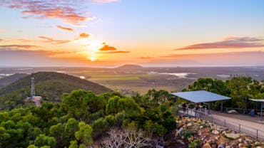 View of the sunrise from the Mt Inkerman Lookout