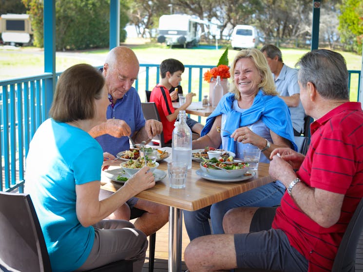 corrimal beach tourist park cafe