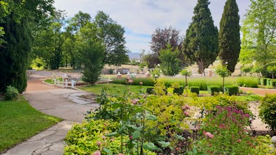 Plentiful parking, easy disabled access