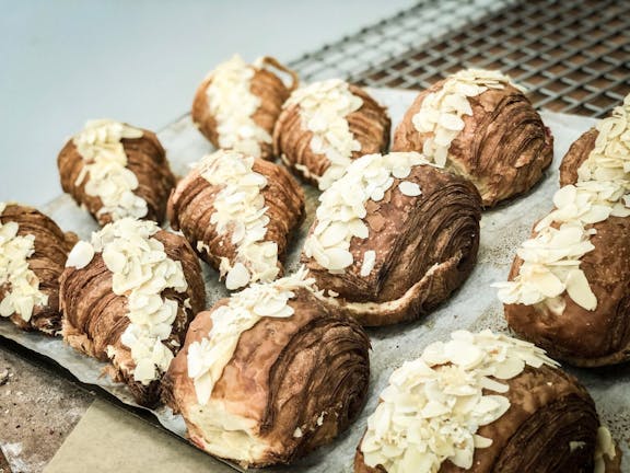 Abbots and Kinney - Bake yourself fresh pastries