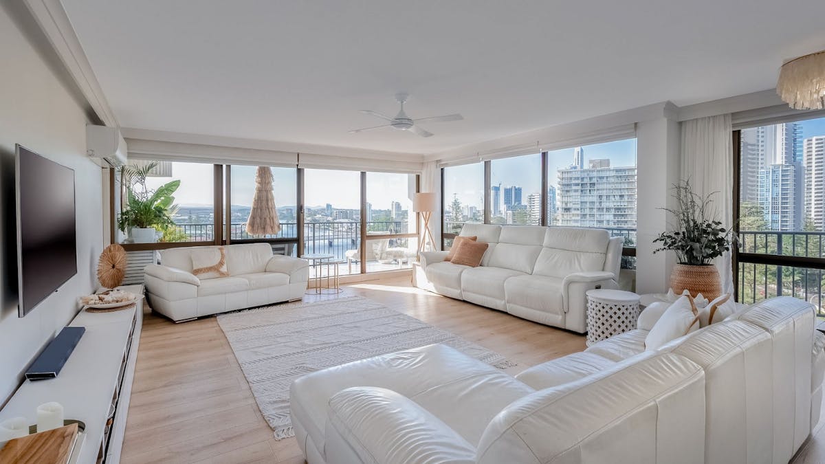 2 Bedroom unit in Surfers Paradise - lounge areas