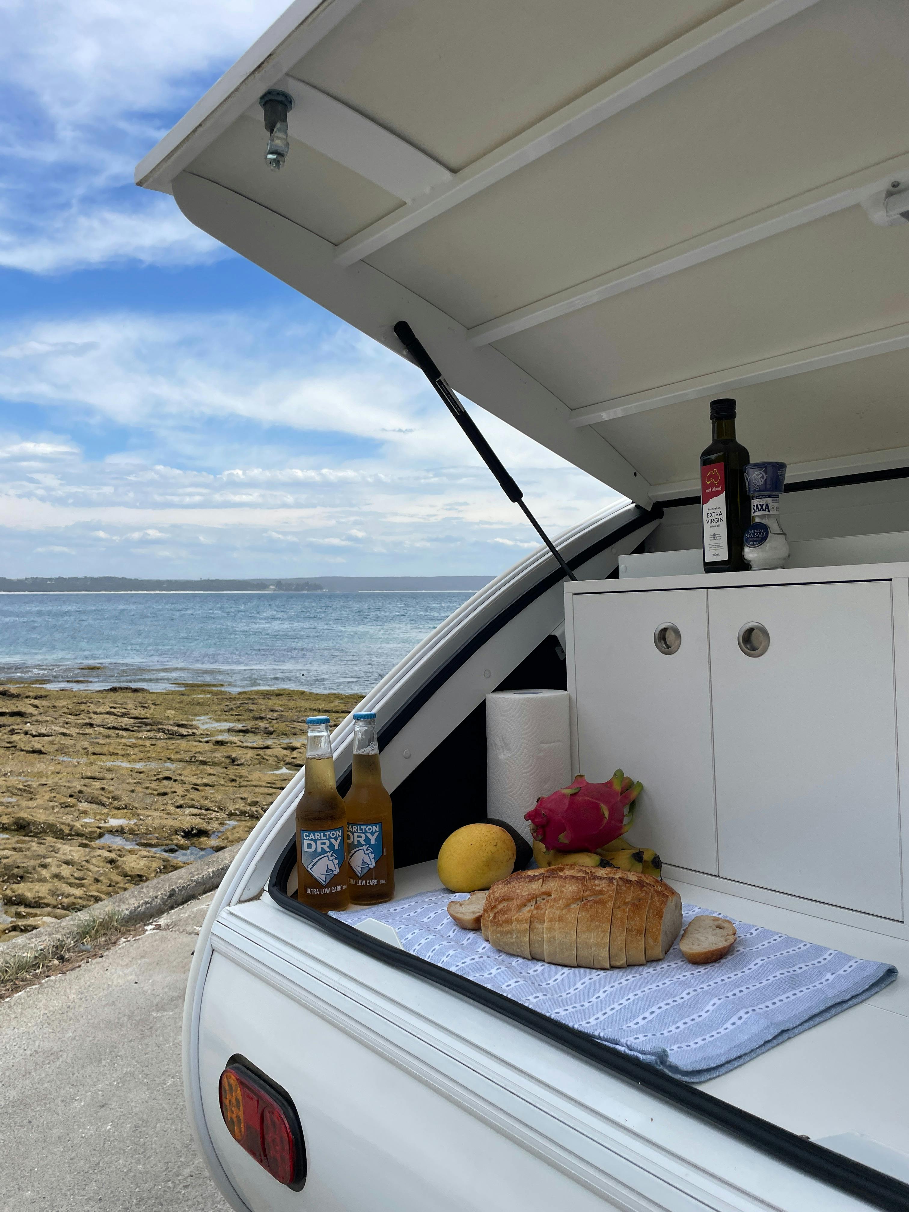 To show the scenery as you could enjoy a meal