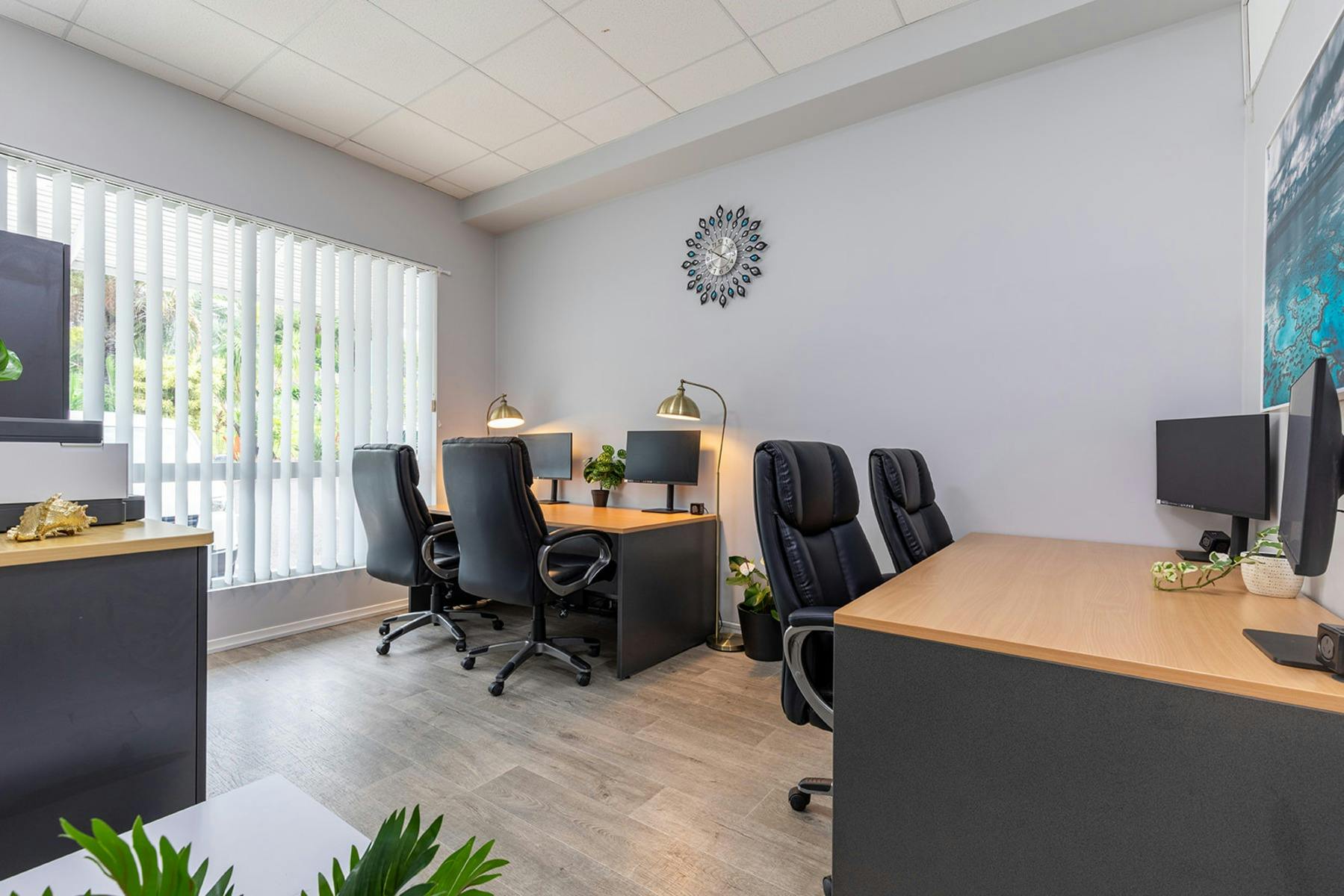 Hot Desks / Single Cubicles