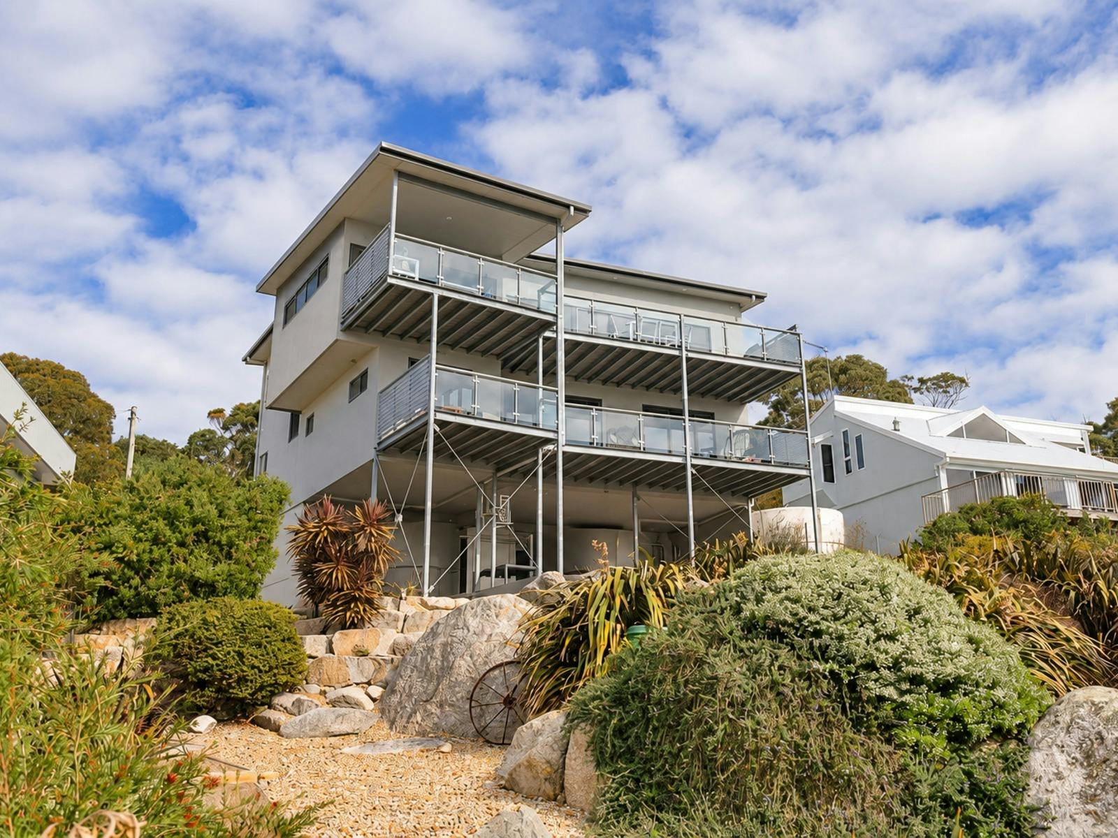 The Cove Bay of Fires - exterior