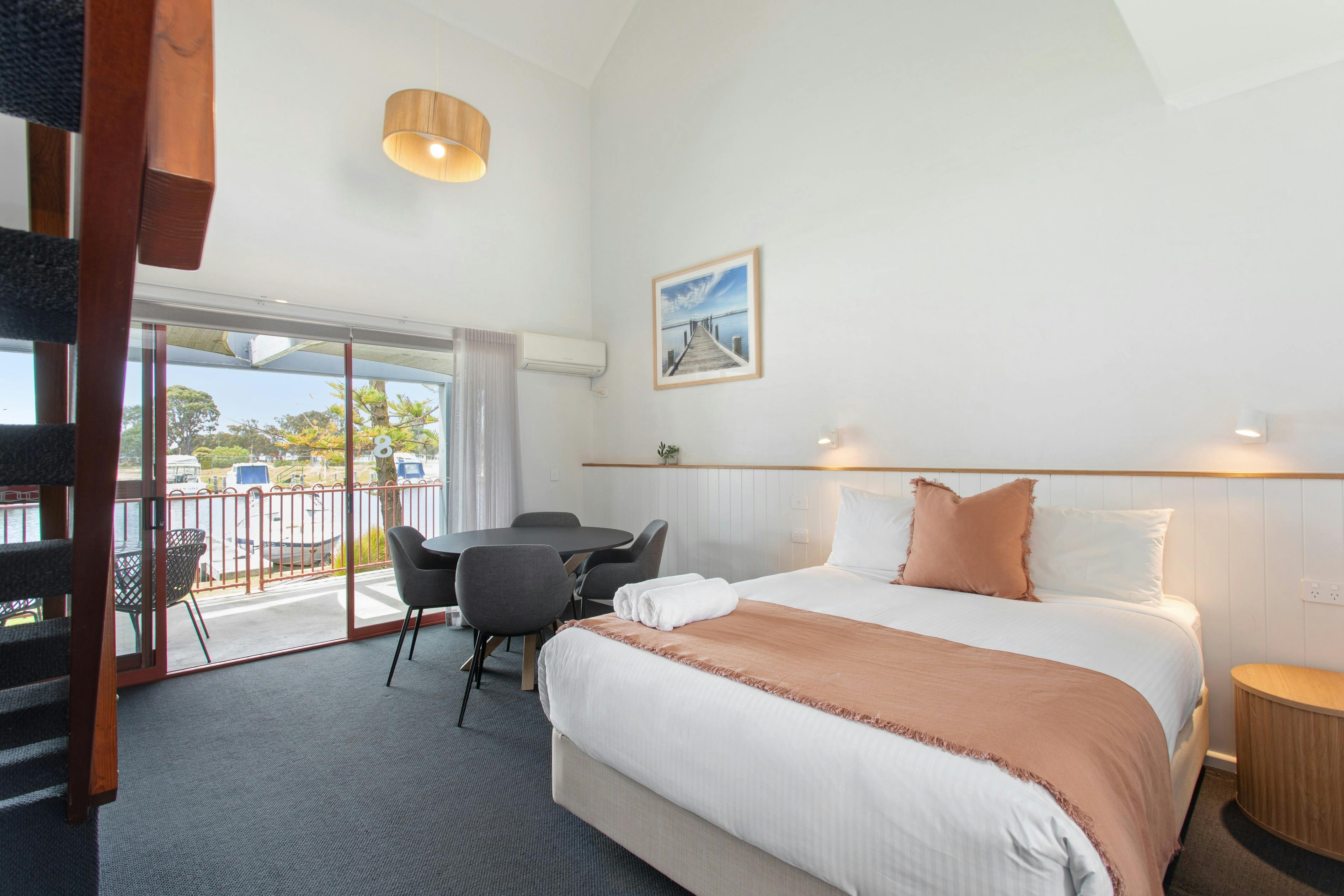 Family waterfront motel rooms sleeping 5 guests with mezzanine level