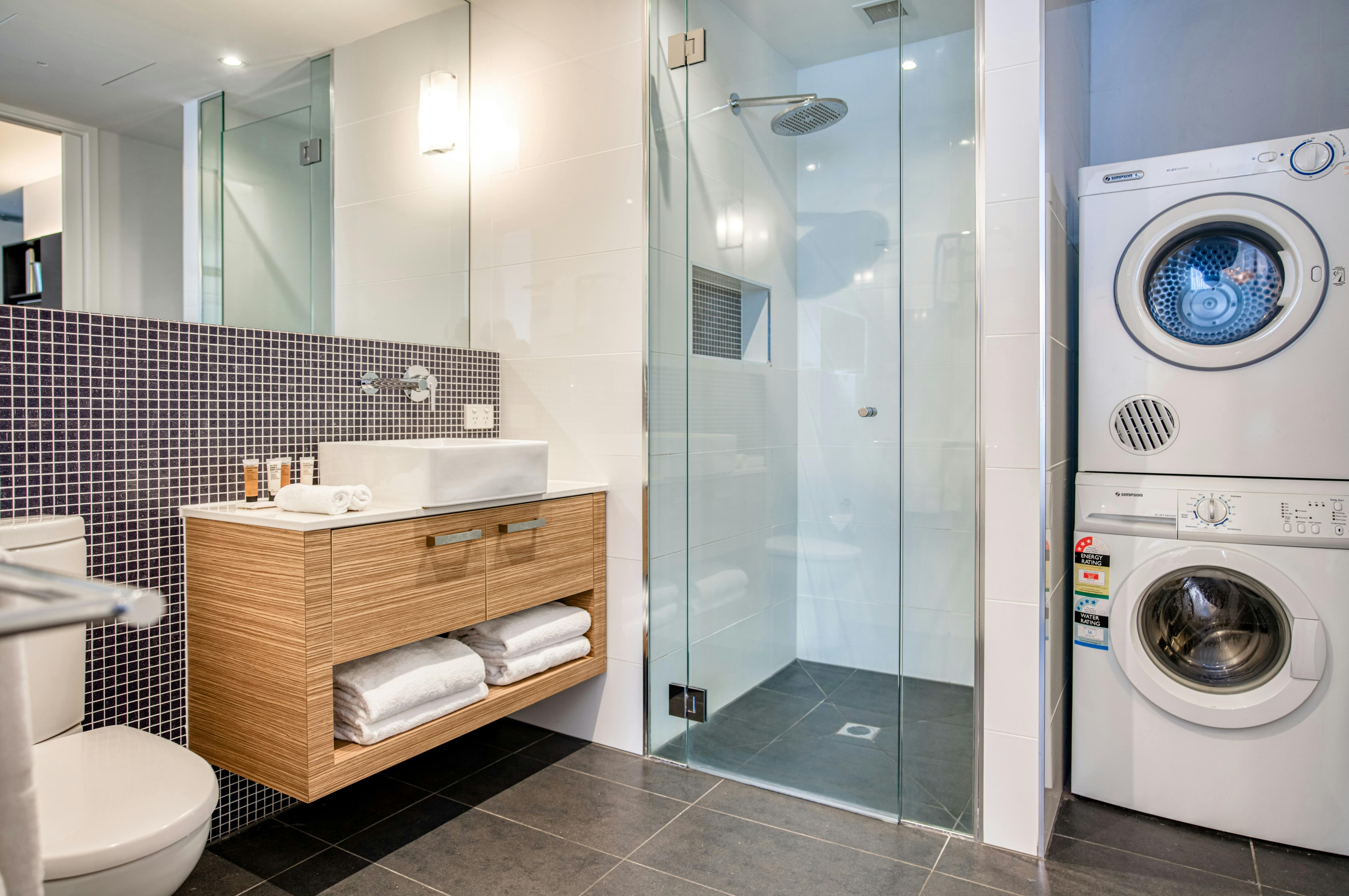 Vue Apartments Geelong - Family Bunk Apartment bathroom laundry