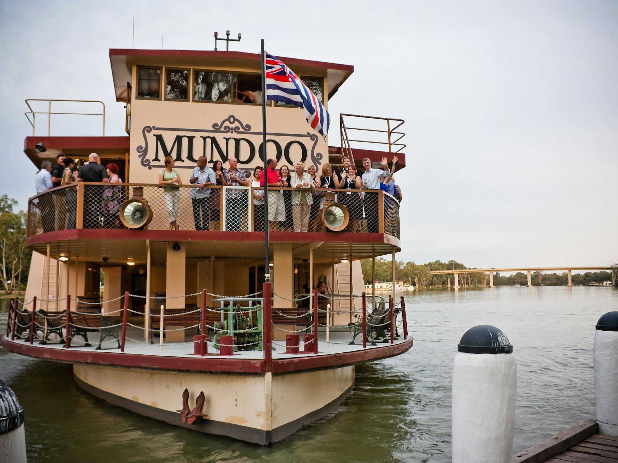 Paddle Boat Mundoo disembarking the wharf