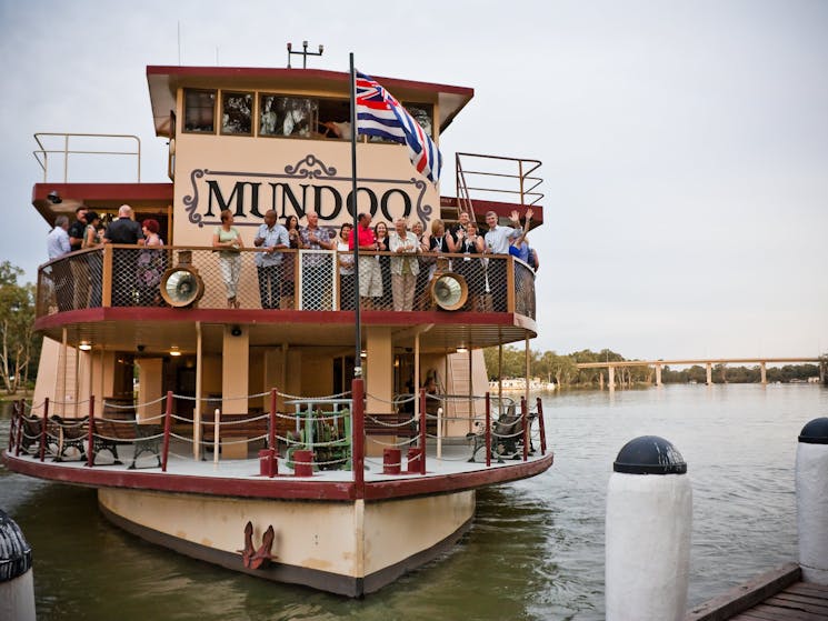 Paddle Boat Mundoo disembarking the wharf