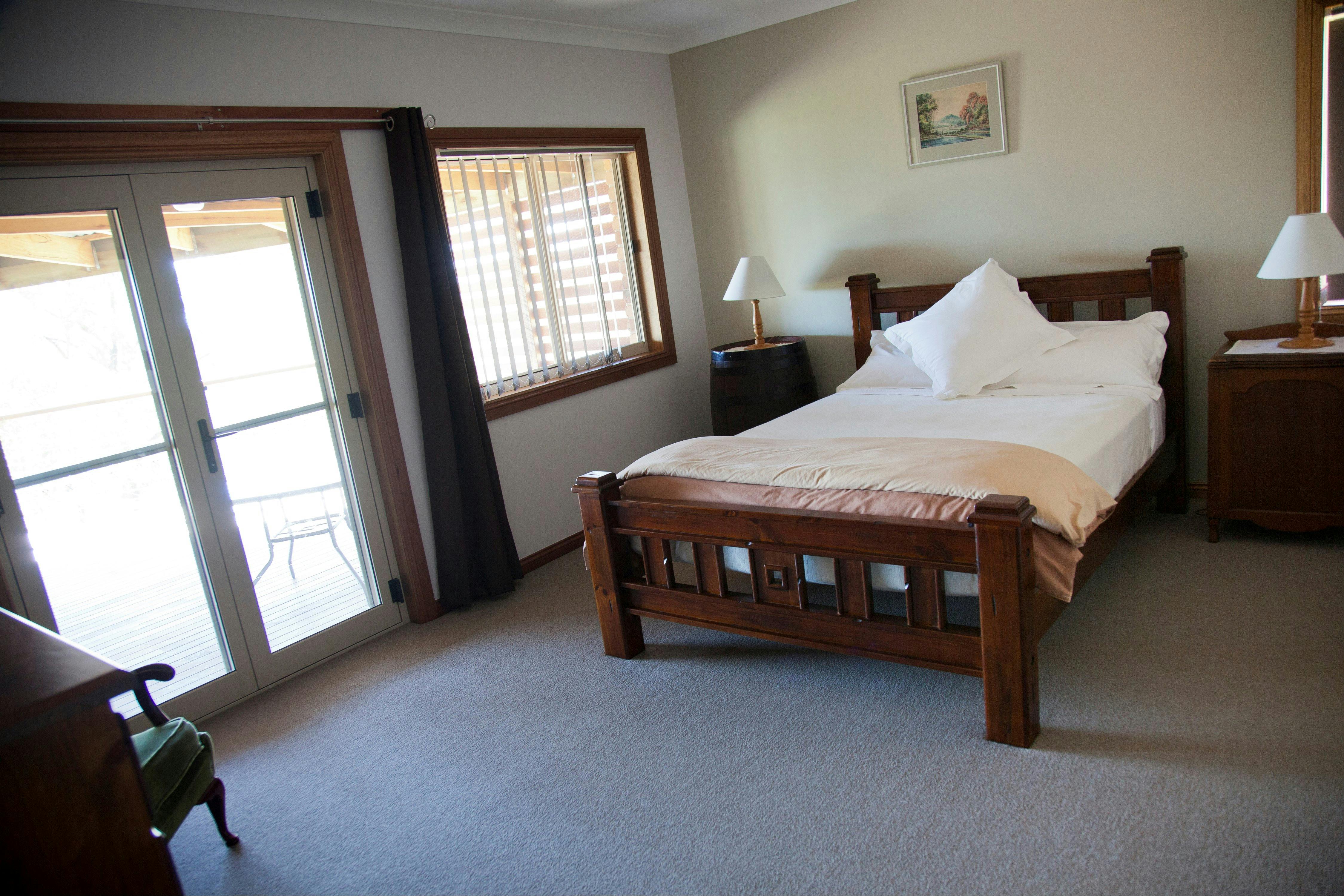 Tracks End Retreat ... stretch out in comfort