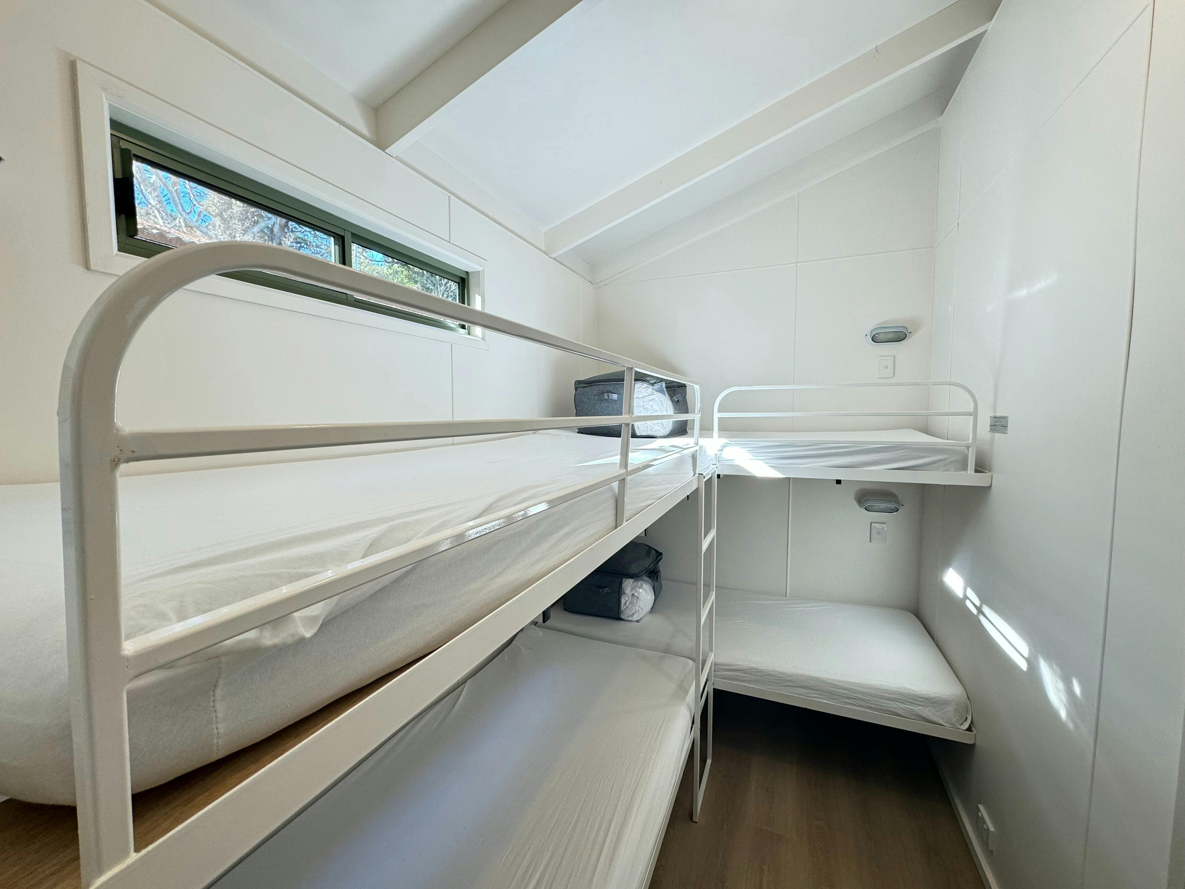 Deluxe 3BR Villa | Tasman Holiday Parks - Bright