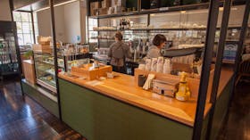 Tracks Cafe at Queenstown Station offers a large, bright, warm and welcoming atmosphere