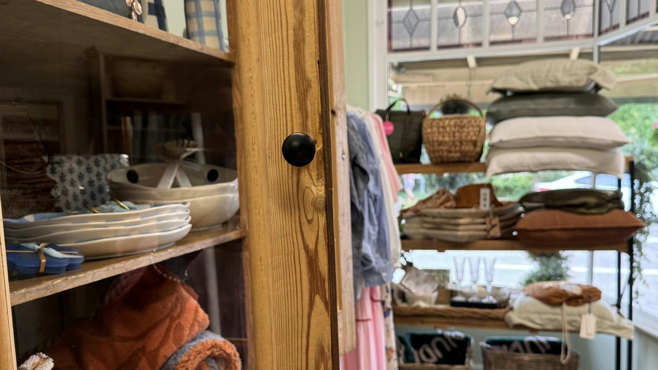 Linen, Crockery, Basketware, Handbags