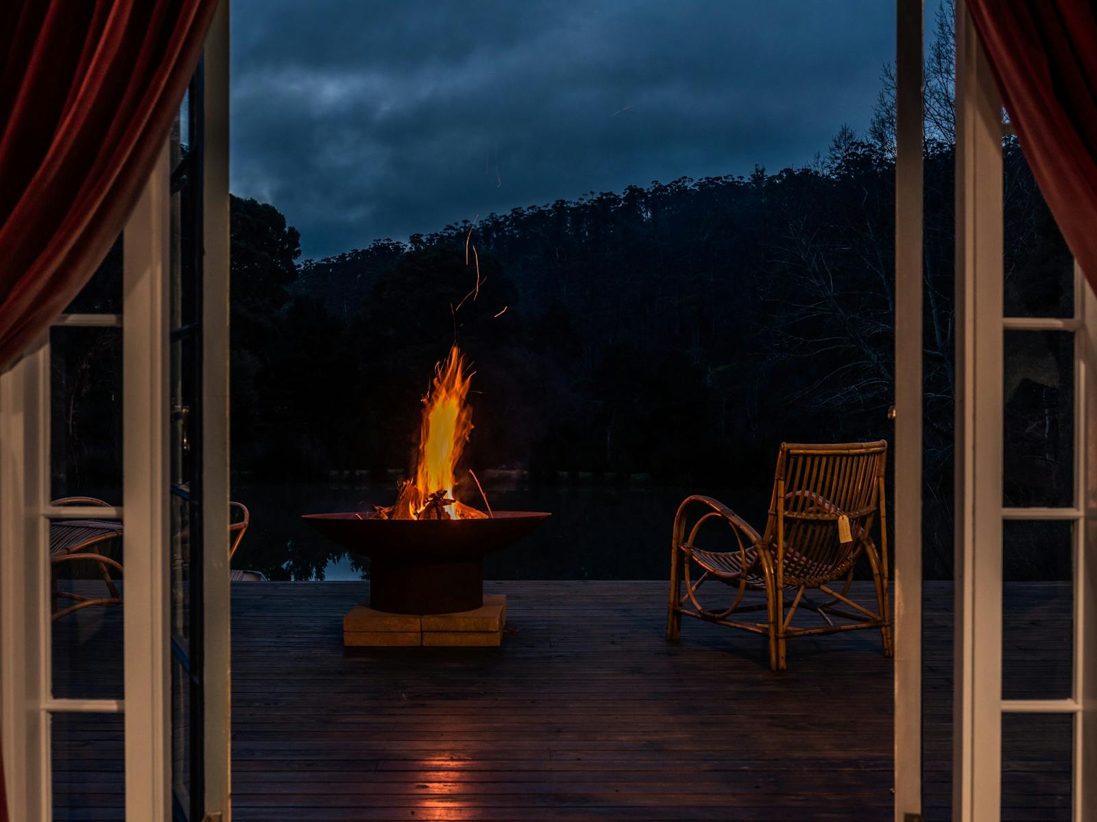 Enjoy the flames from  the fire pit, magical at night under a starry sky