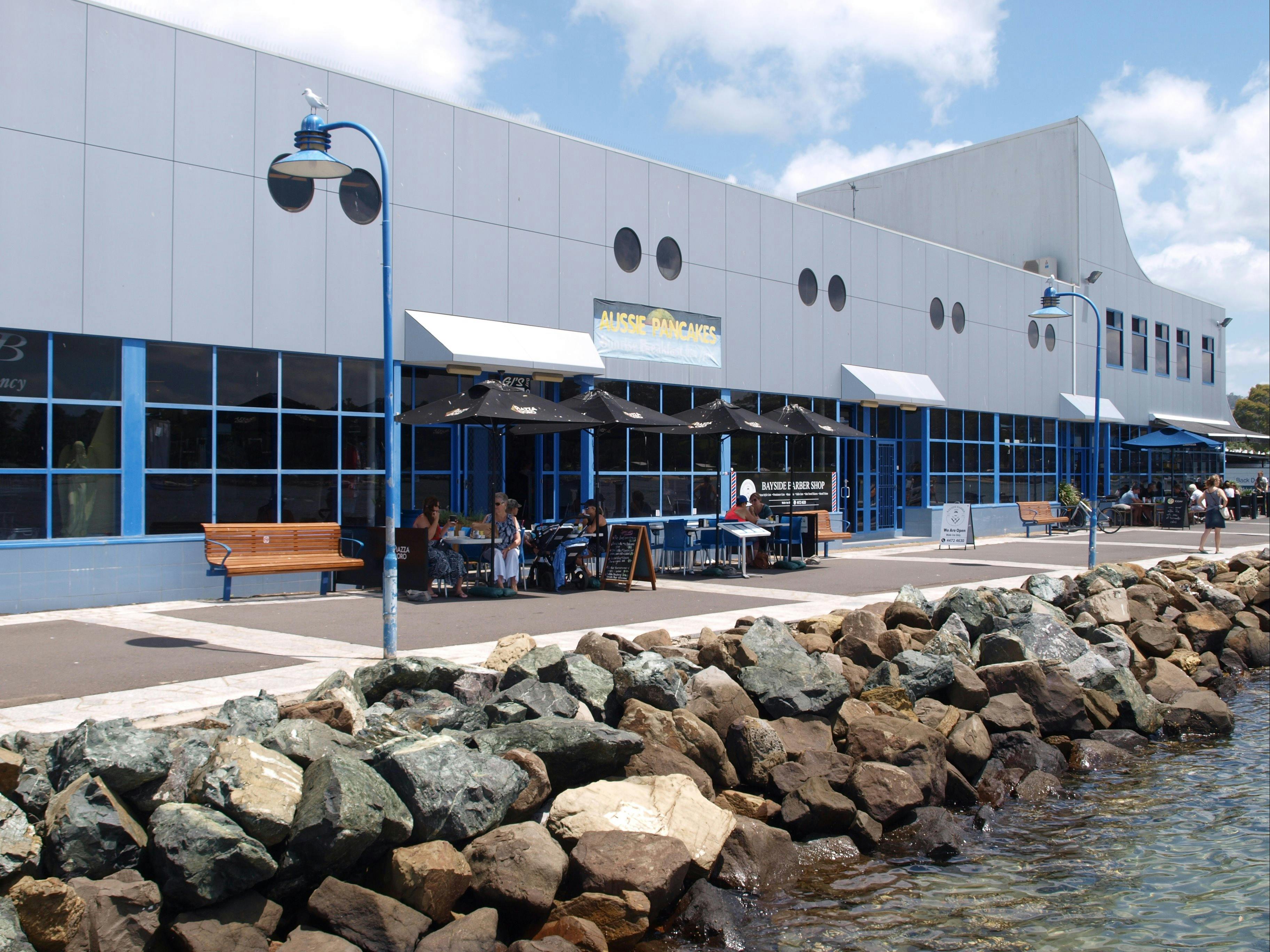 GJ's Bay Cafe and Grill