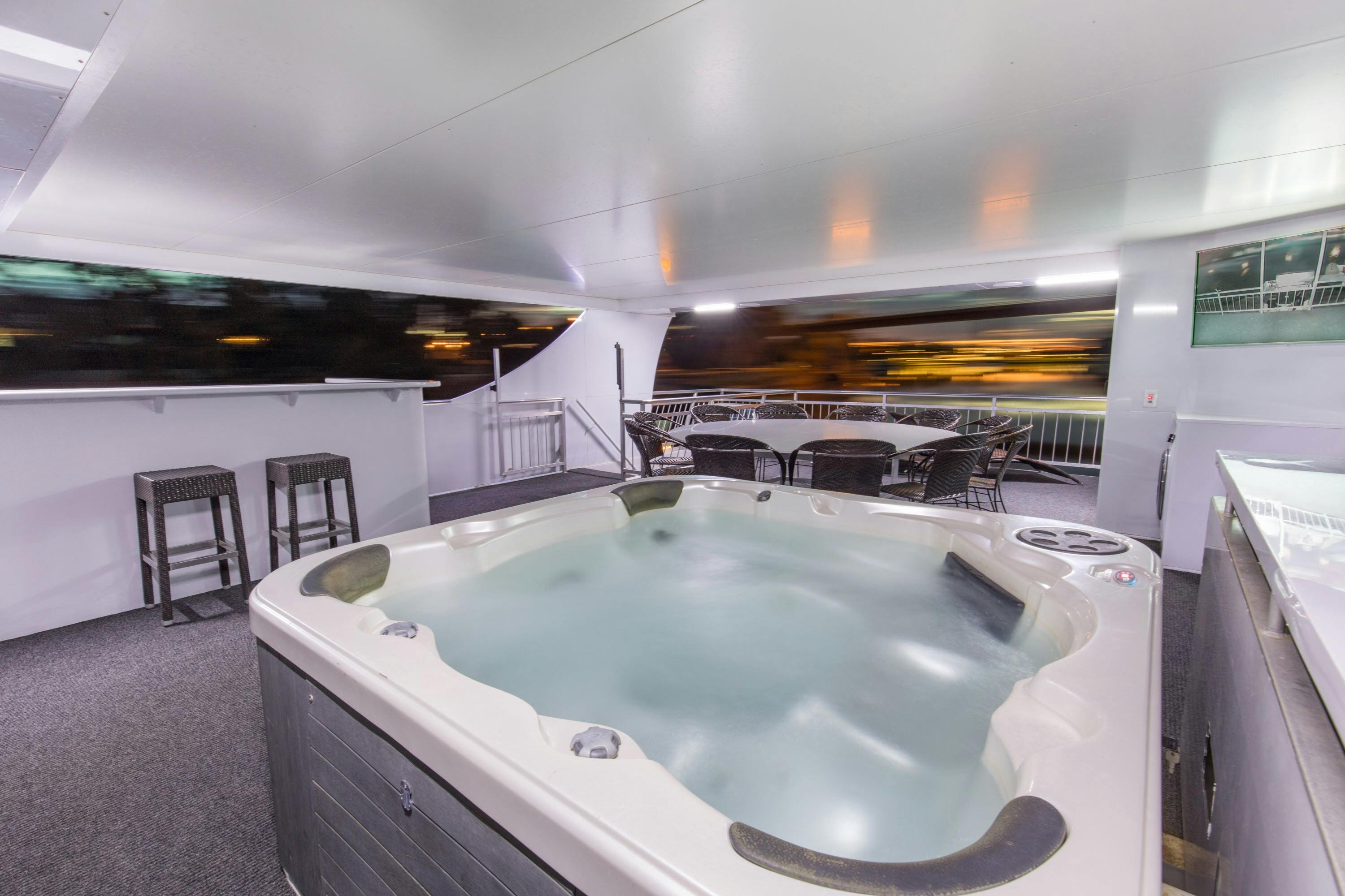 All Seasons Houseboats - Sapphire Indulgence