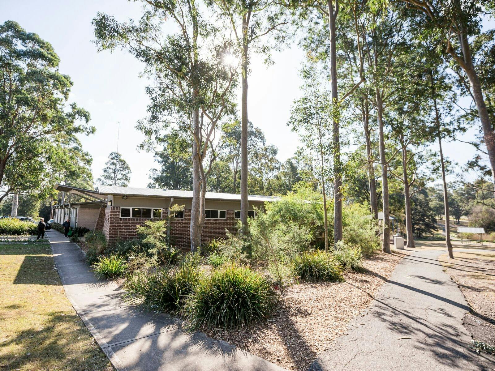東梅特蘭圖書館—通往公園和遊樂場的通道