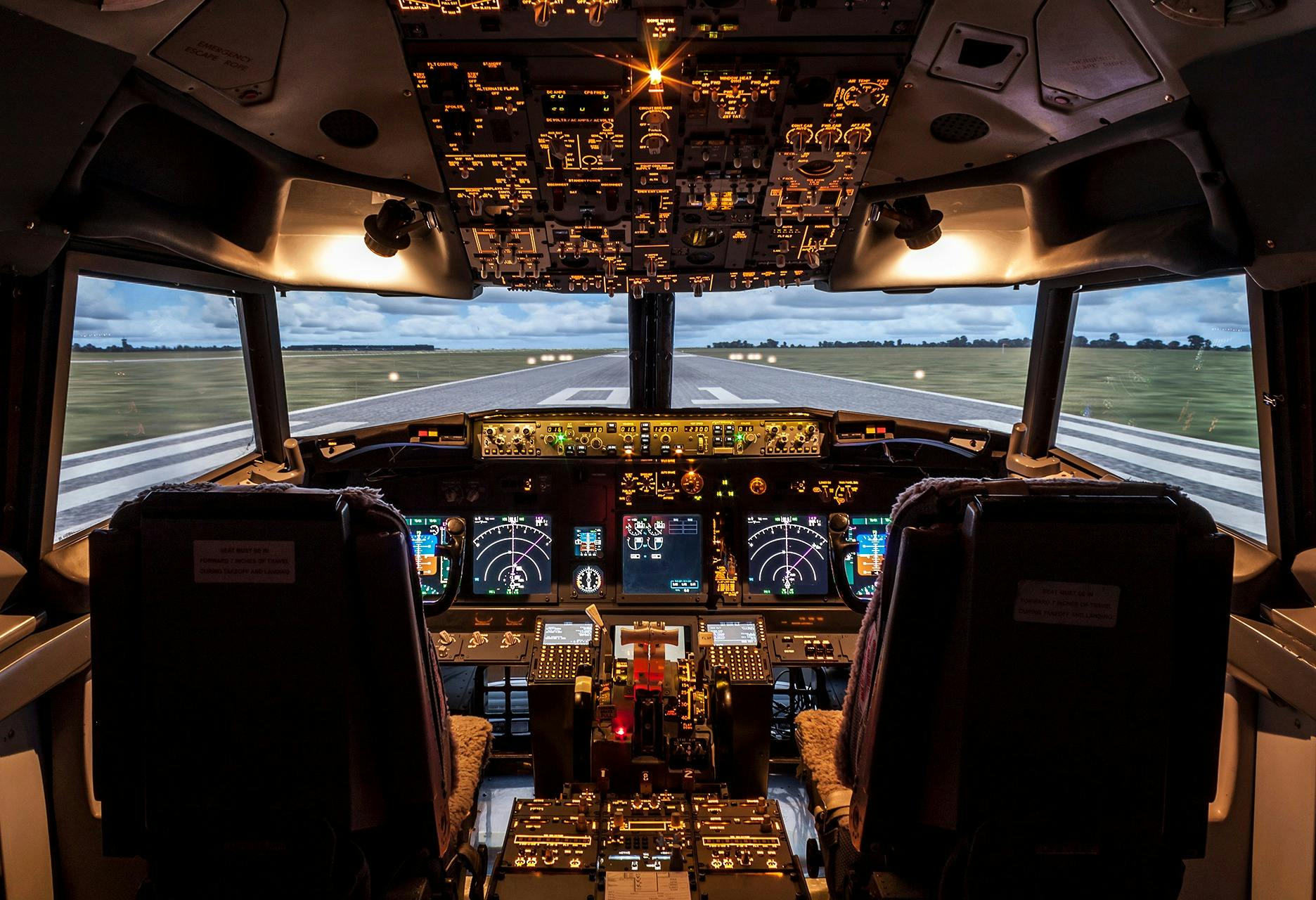 B737 flight simulator Sydney cockpit
