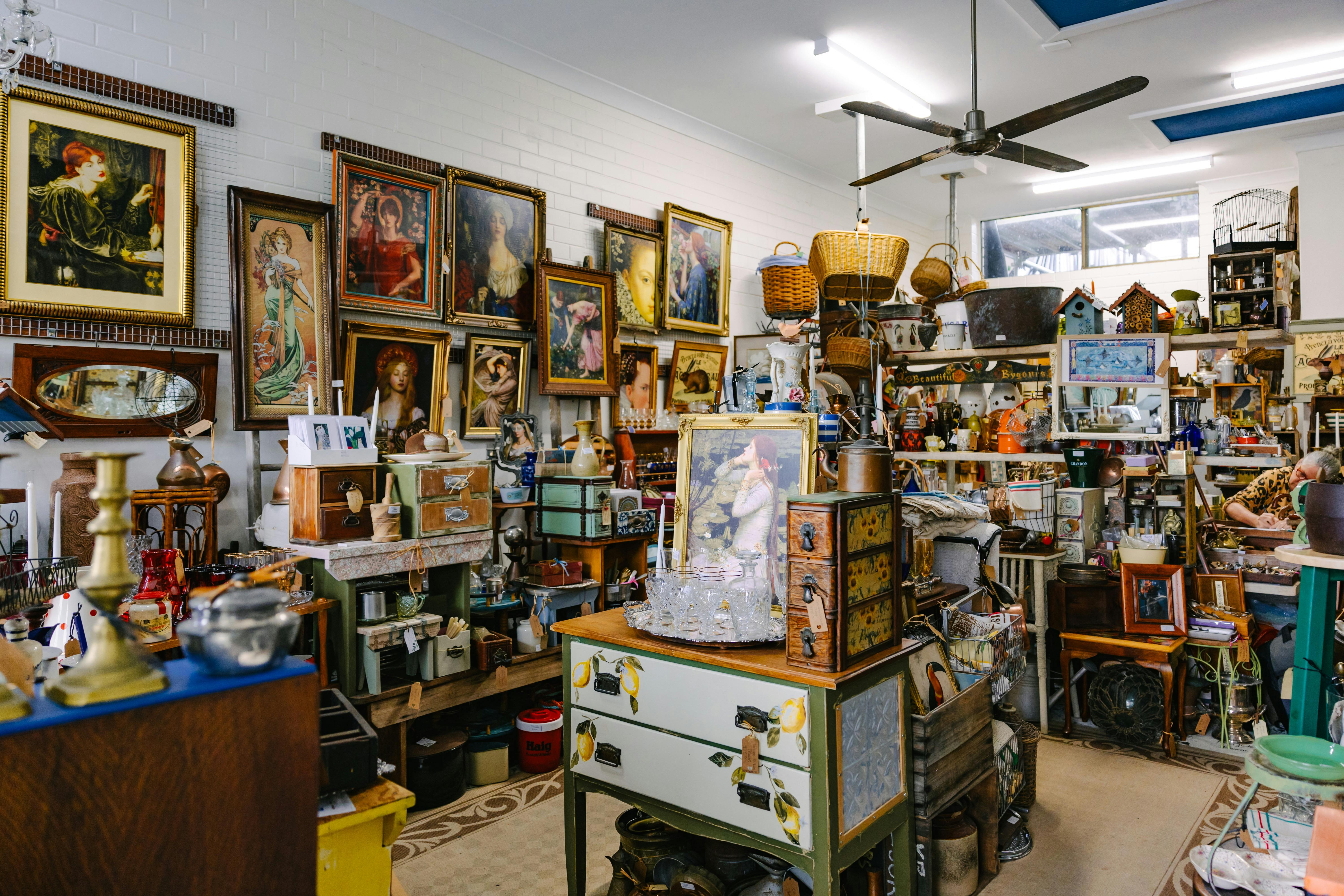 裡面有一張椅子