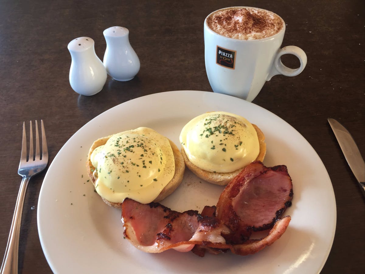 Blue Gecko Restaurant open for Dinner and Breakfast with Room Service also available