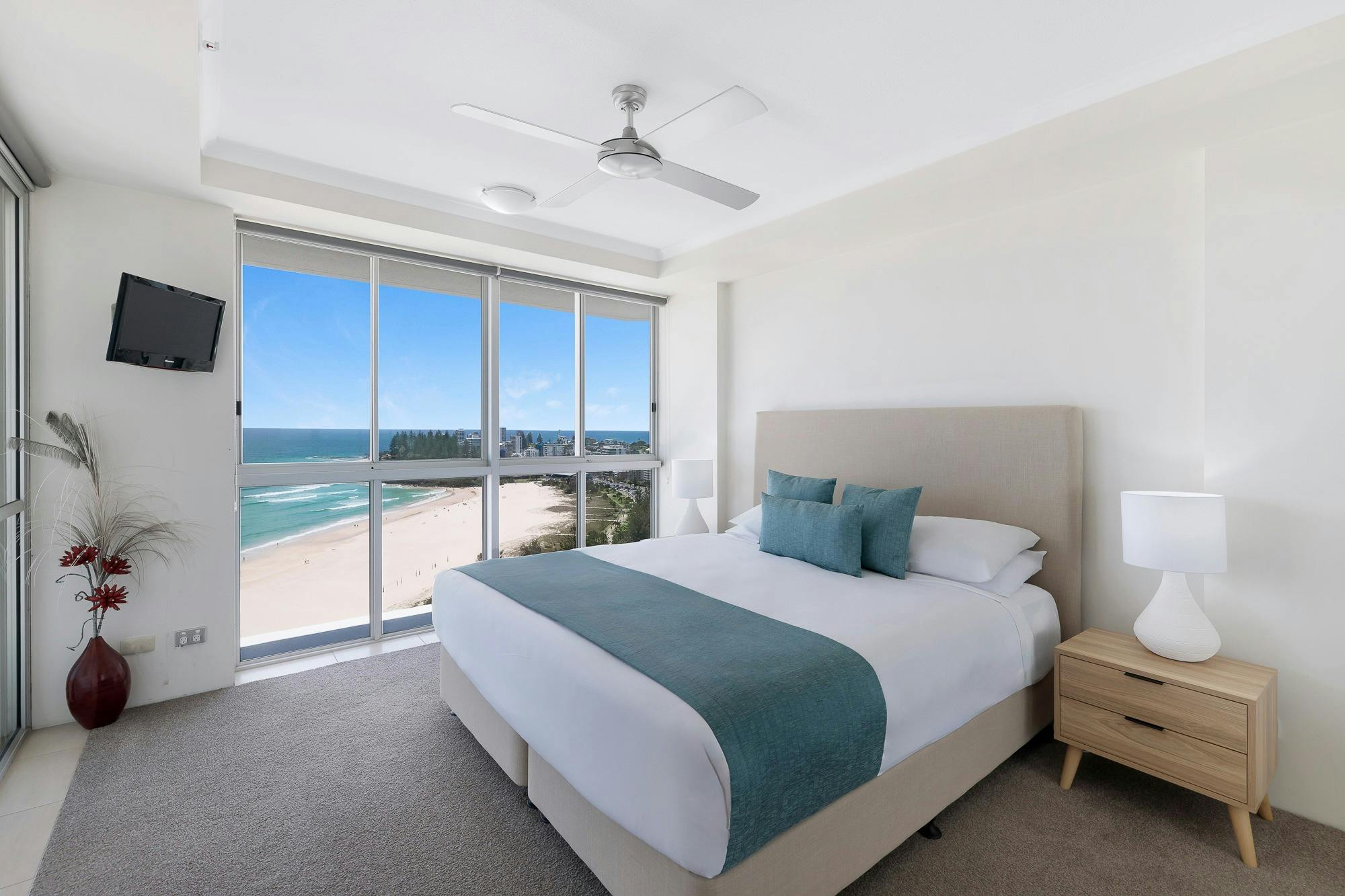 Deluxe 2 Bedroom Centre Front Apartment