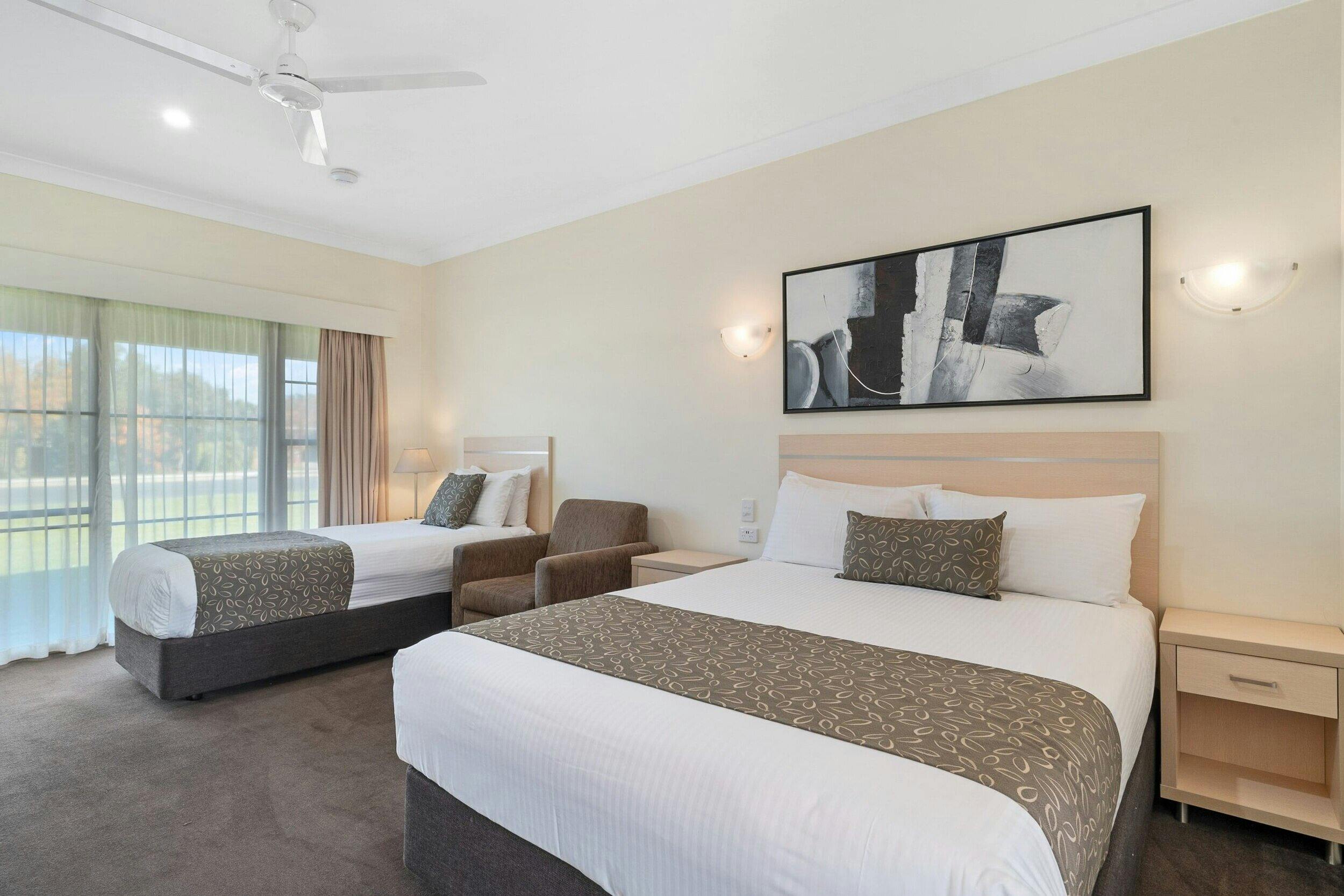 科羅瓦傳統汽車旅館經過翻新的高級雙床套房