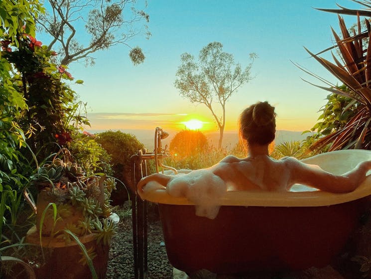 Kookawood Rural Retreat bath sunrise