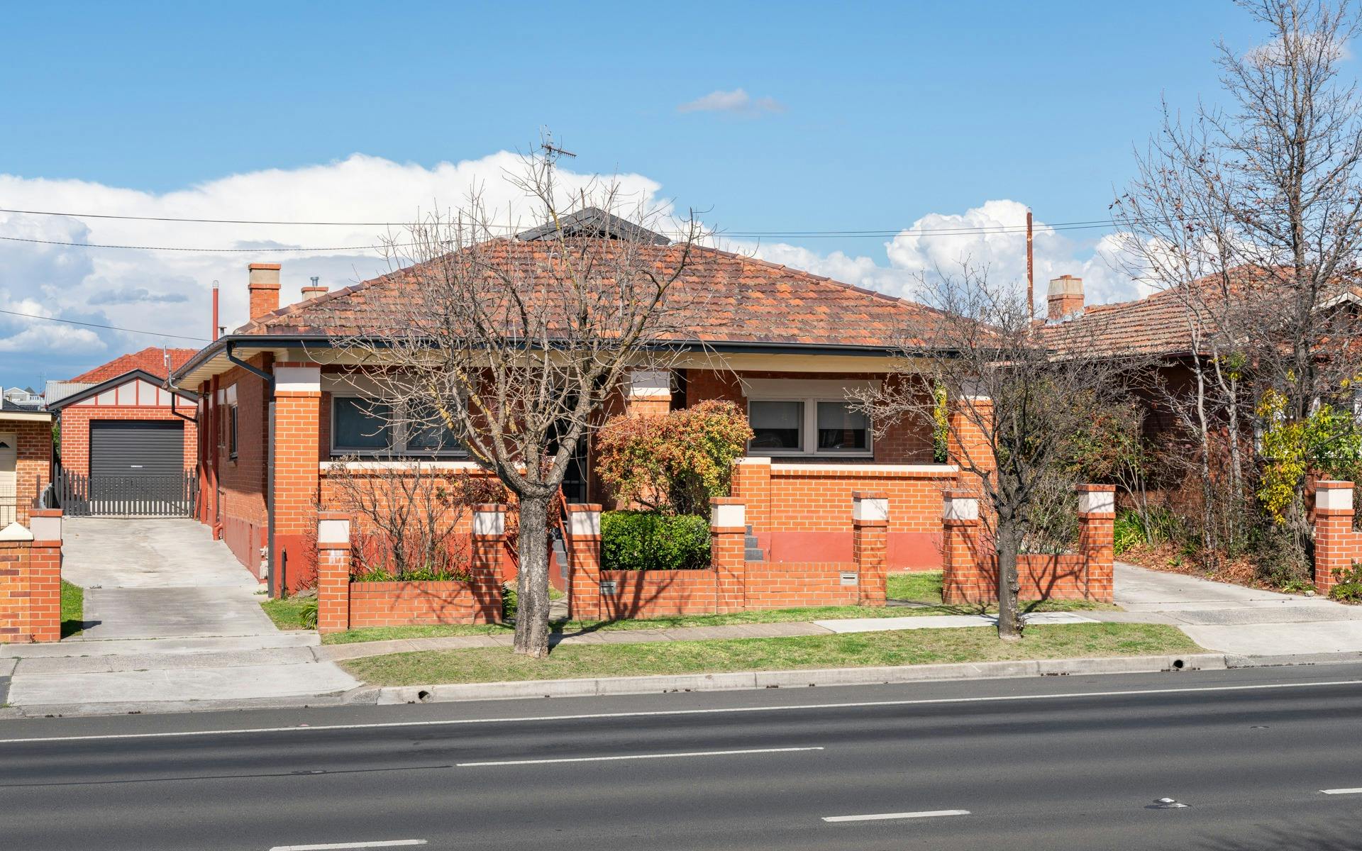 우리가 장기 체류했던 곳 중 하나는 모텔 옆에 있는 집이었습니다.