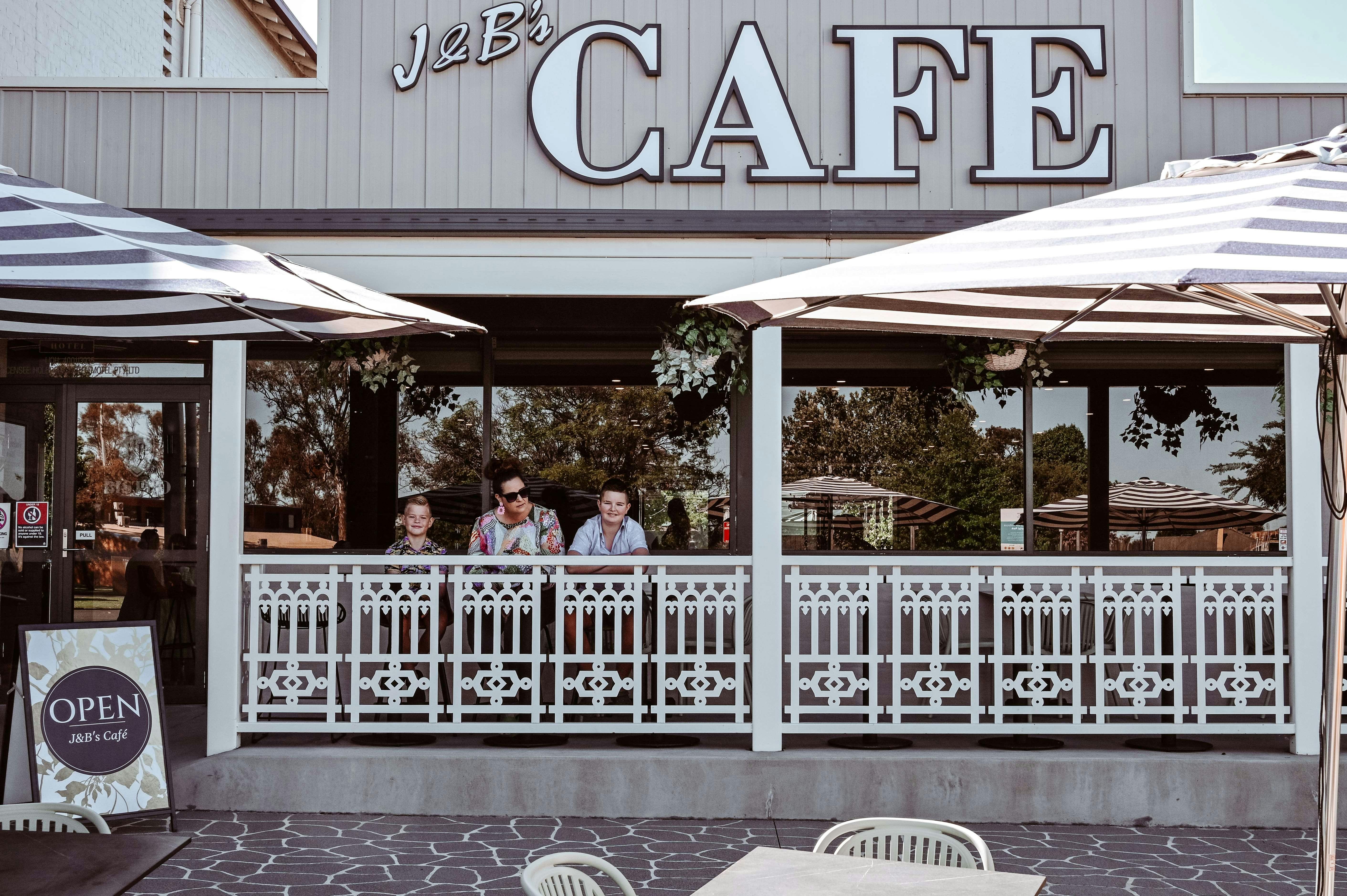 J & B's Café