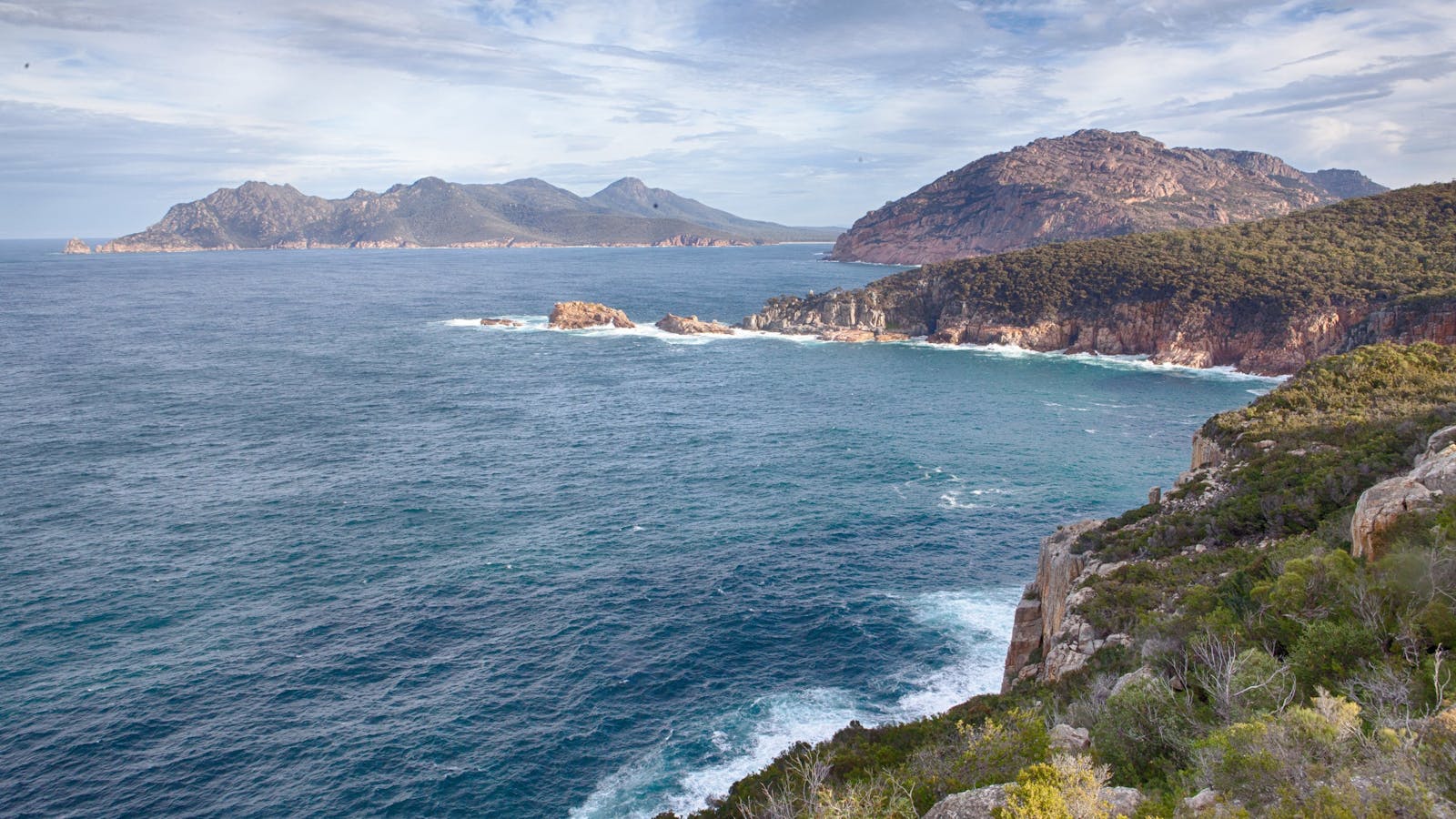 Wineglass bay tour, hobart day tour, wine glass bay, cape tourville lighthouse view